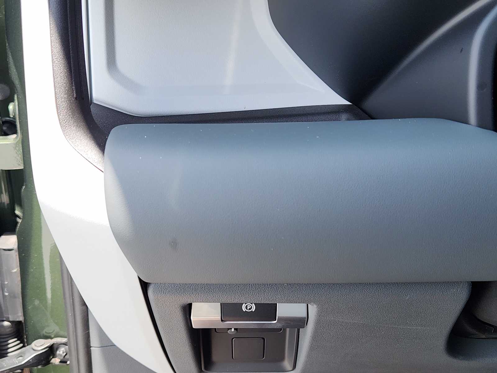 New 2026 WOOLSTONE GREEN Land Rover X-Dynamic SE image 21