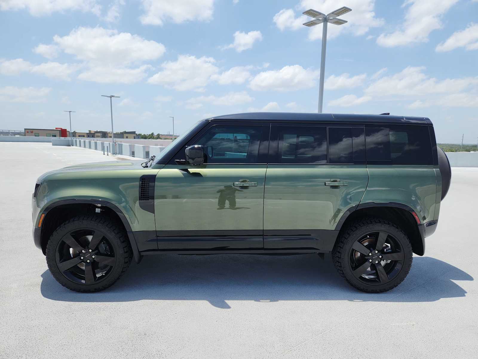 New 2026 WOOLSTONE GREEN Land Rover X-Dynamic SE image 4