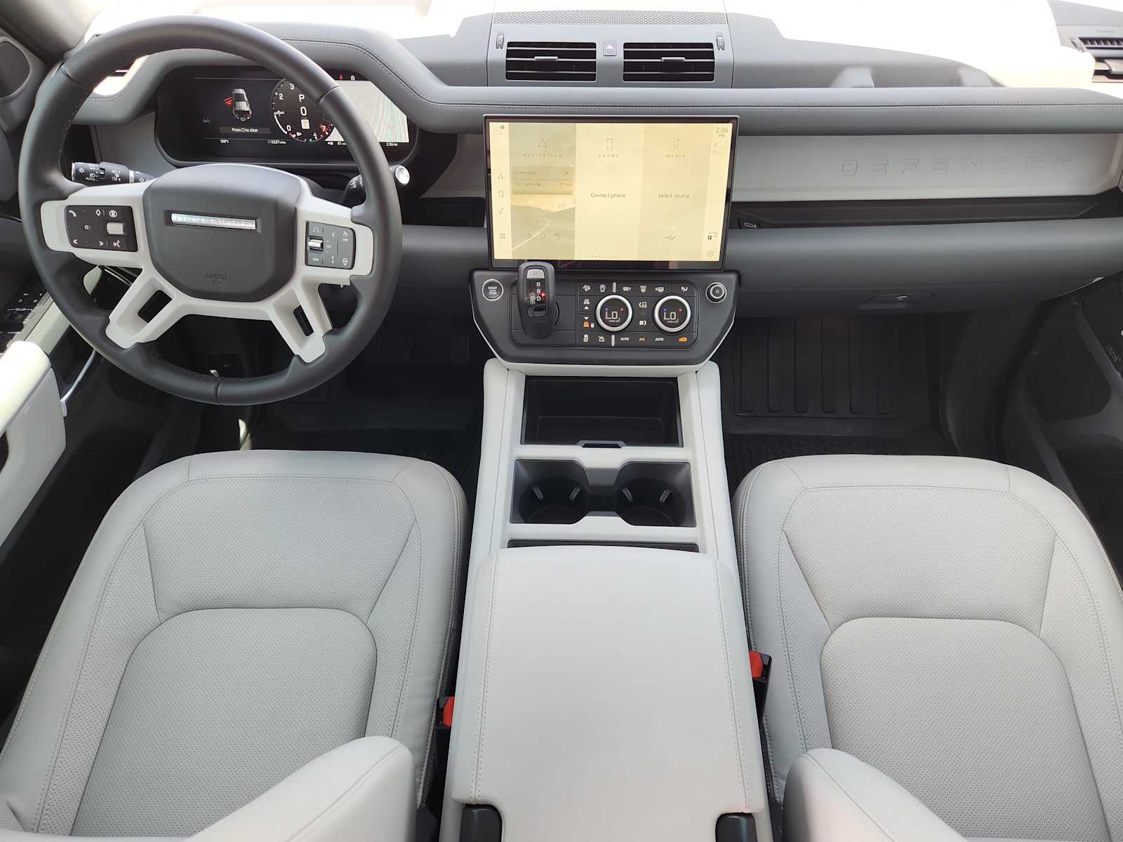 New 2026 WOOLSTONE GREEN Land Rover X-Dynamic SE image 25