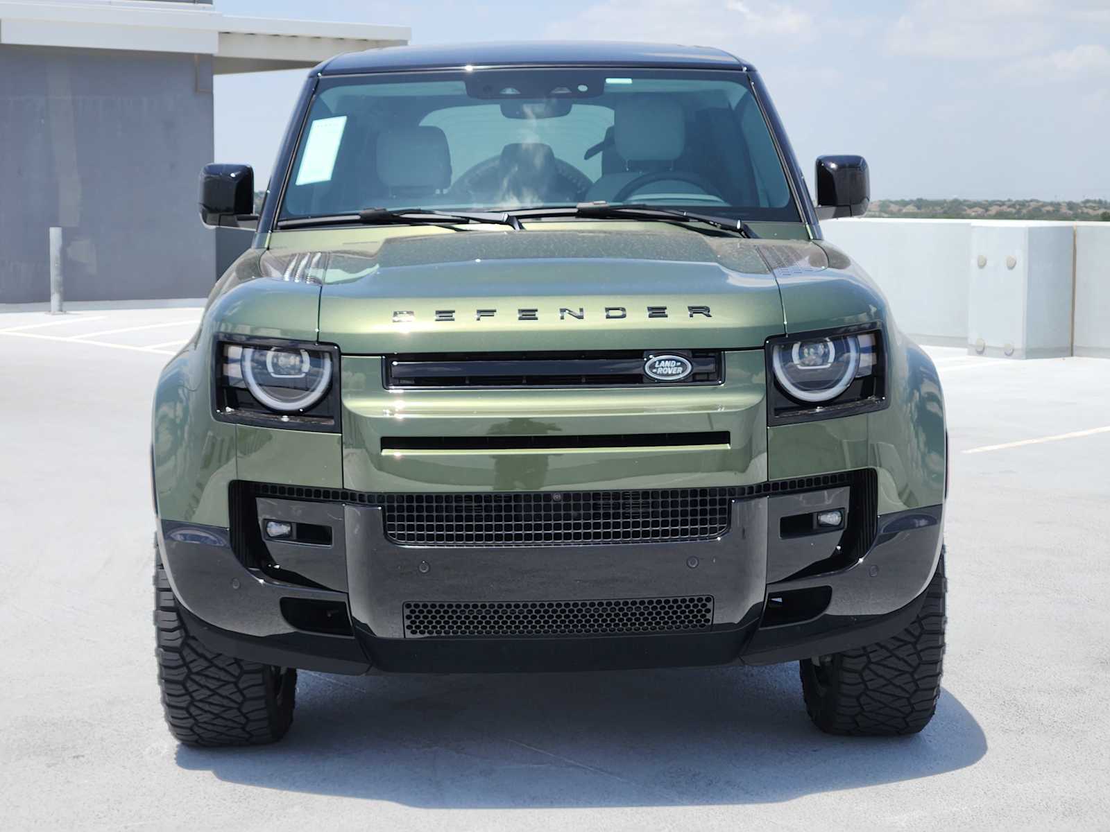 New 2026 WOOLSTONE GREEN Land Rover X-Dynamic SE image 2