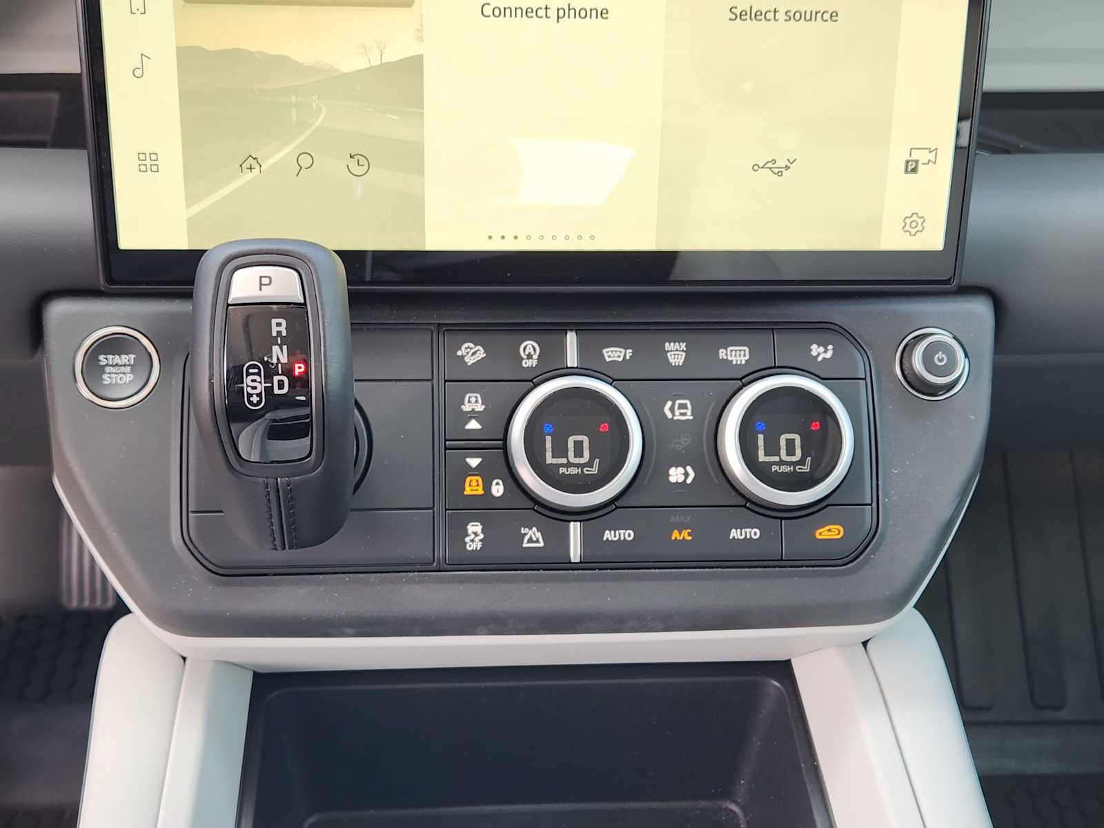 New 2026 WOOLSTONE GREEN Land Rover X-Dynamic SE image 18