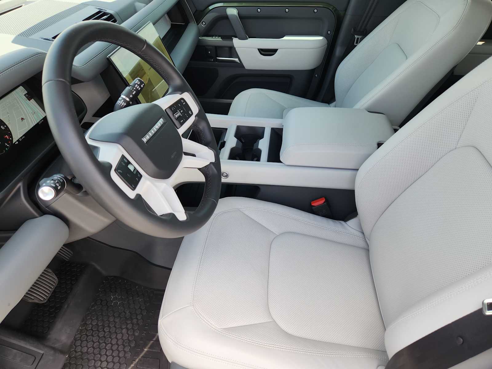 New 2026 WOOLSTONE GREEN Land Rover X-Dynamic SE image 12