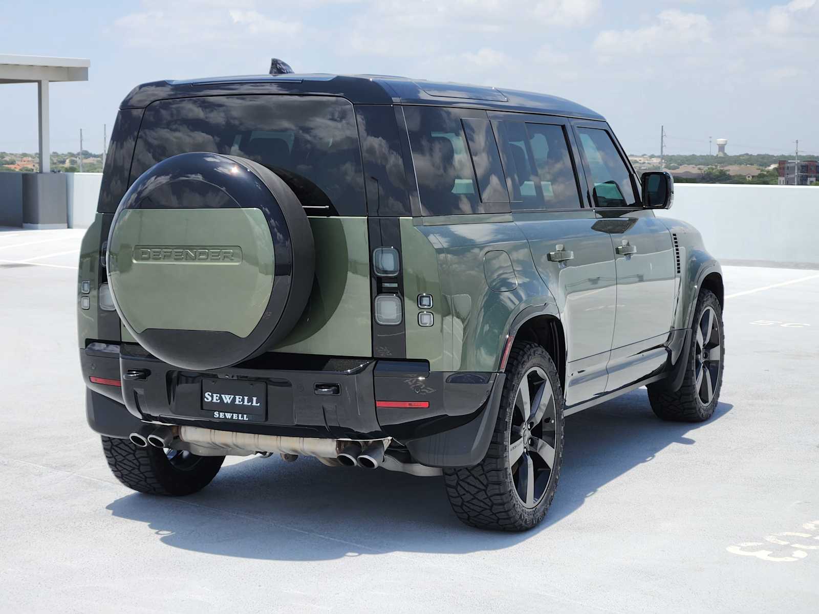 New 2026 WOOLSTONE GREEN Land Rover X-Dynamic SE image 7
