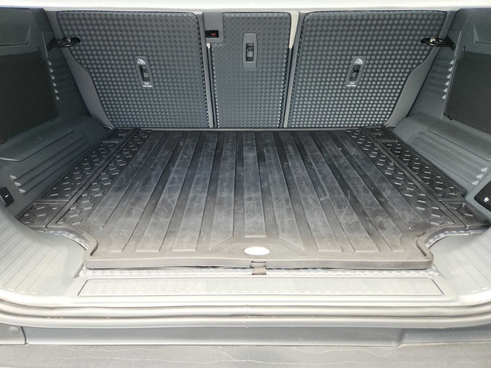 New 2026 WOOLSTONE GREEN Land Rover X-Dynamic SE image 32