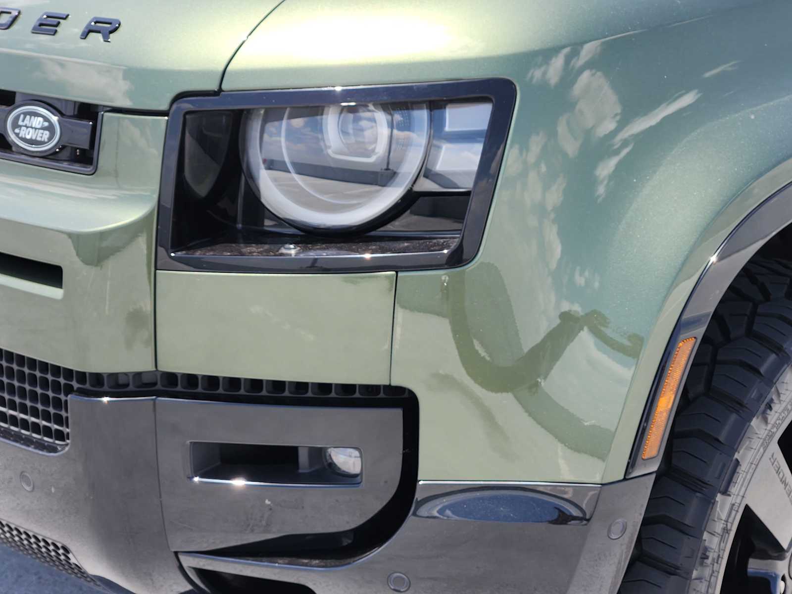 New 2026 WOOLSTONE GREEN Land Rover X-Dynamic SE image 8