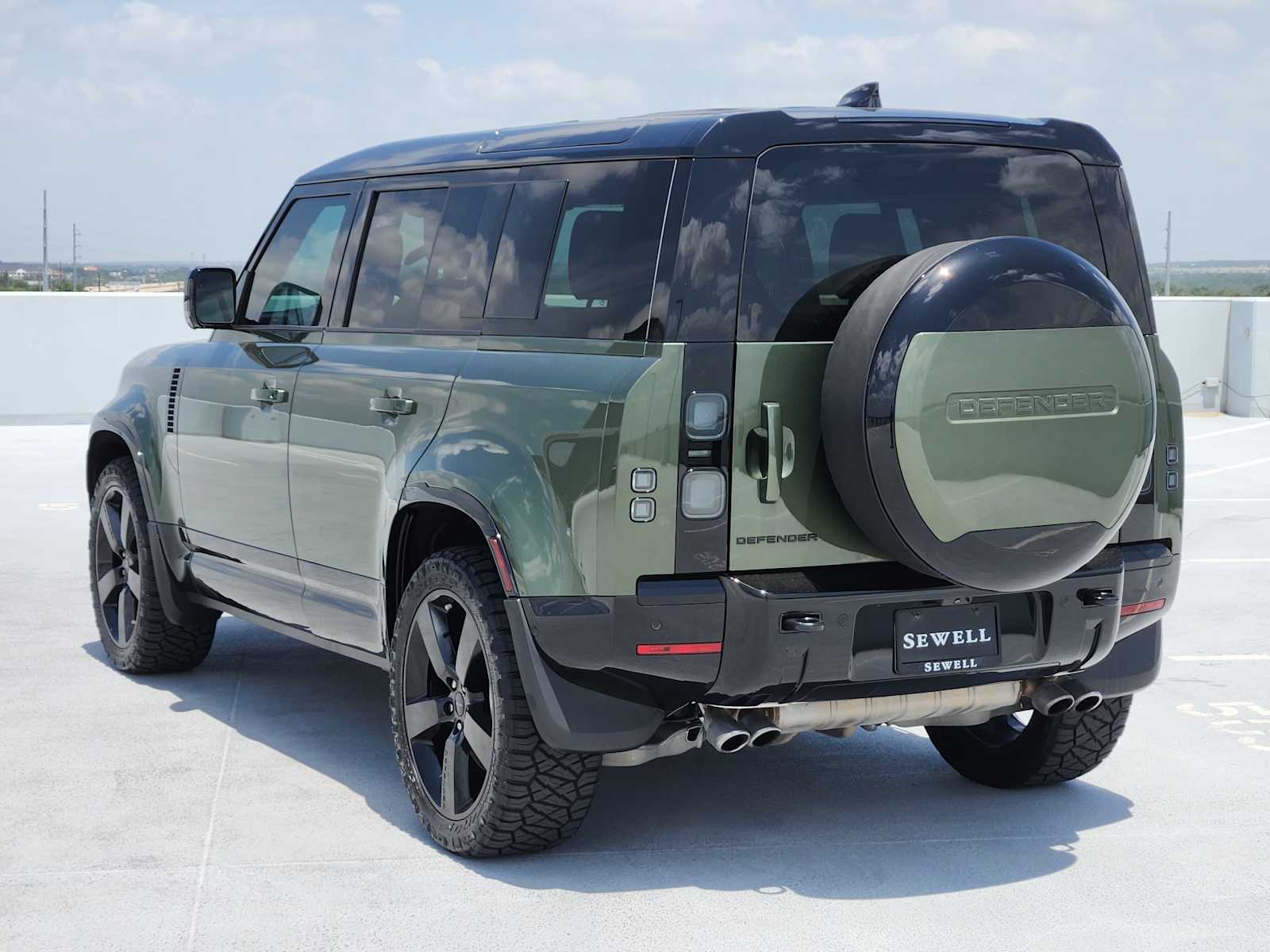 New 2026 WOOLSTONE GREEN Land Rover X-Dynamic SE image 5