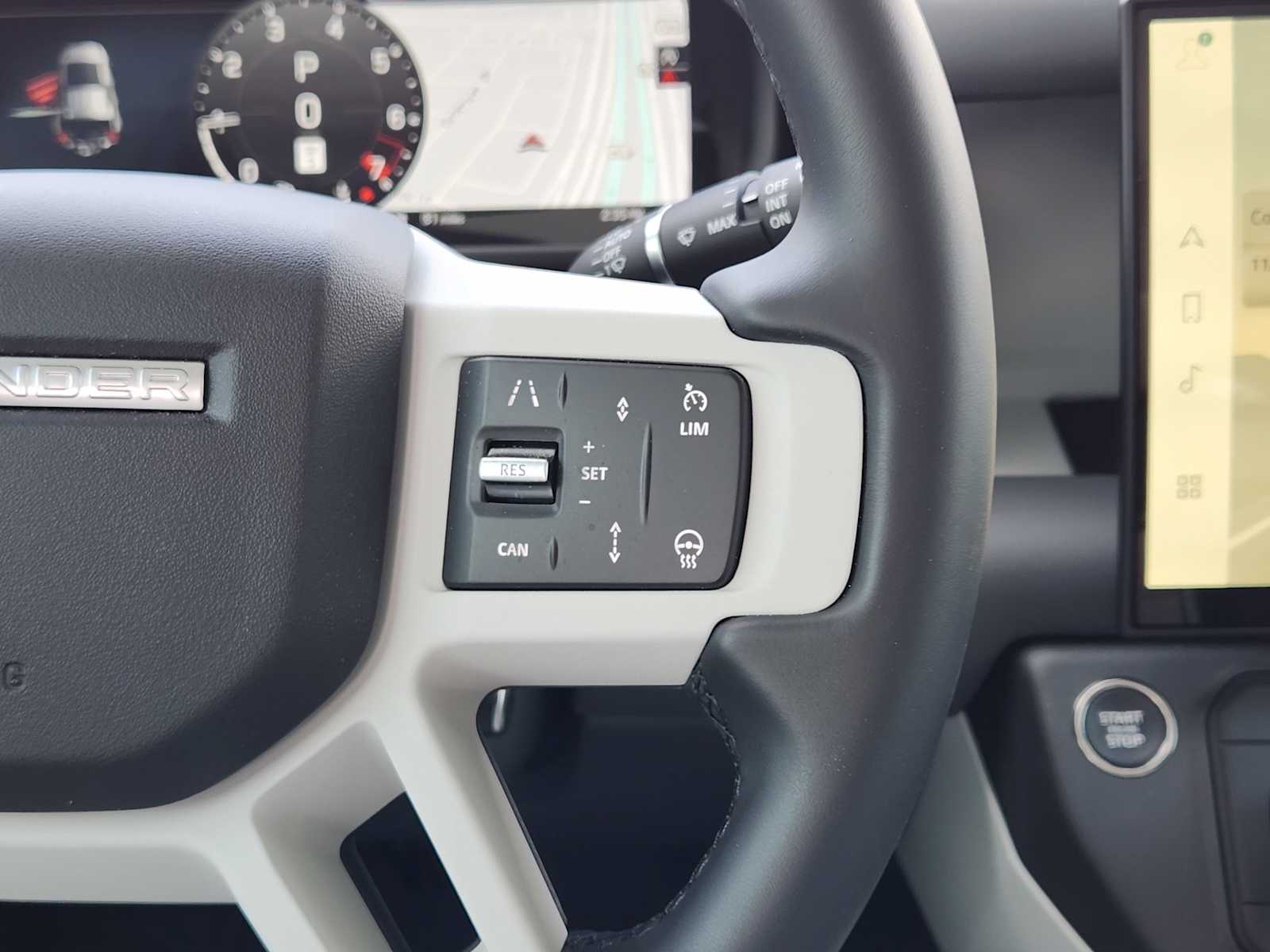 New 2026 WOOLSTONE GREEN Land Rover X-Dynamic SE image 28