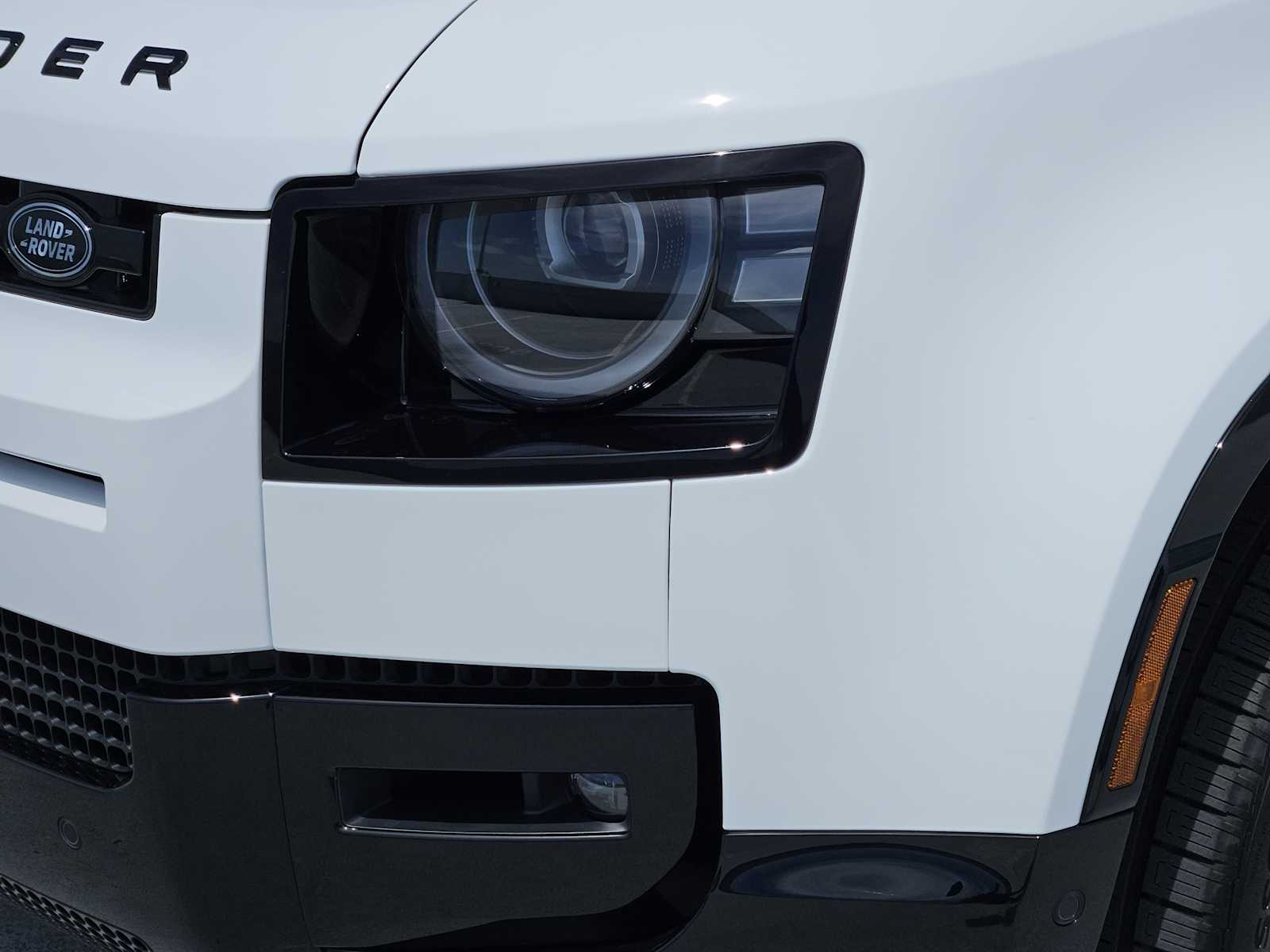 New 2026 FUJI WHITE Land Rover X-Dynamic SE image 8