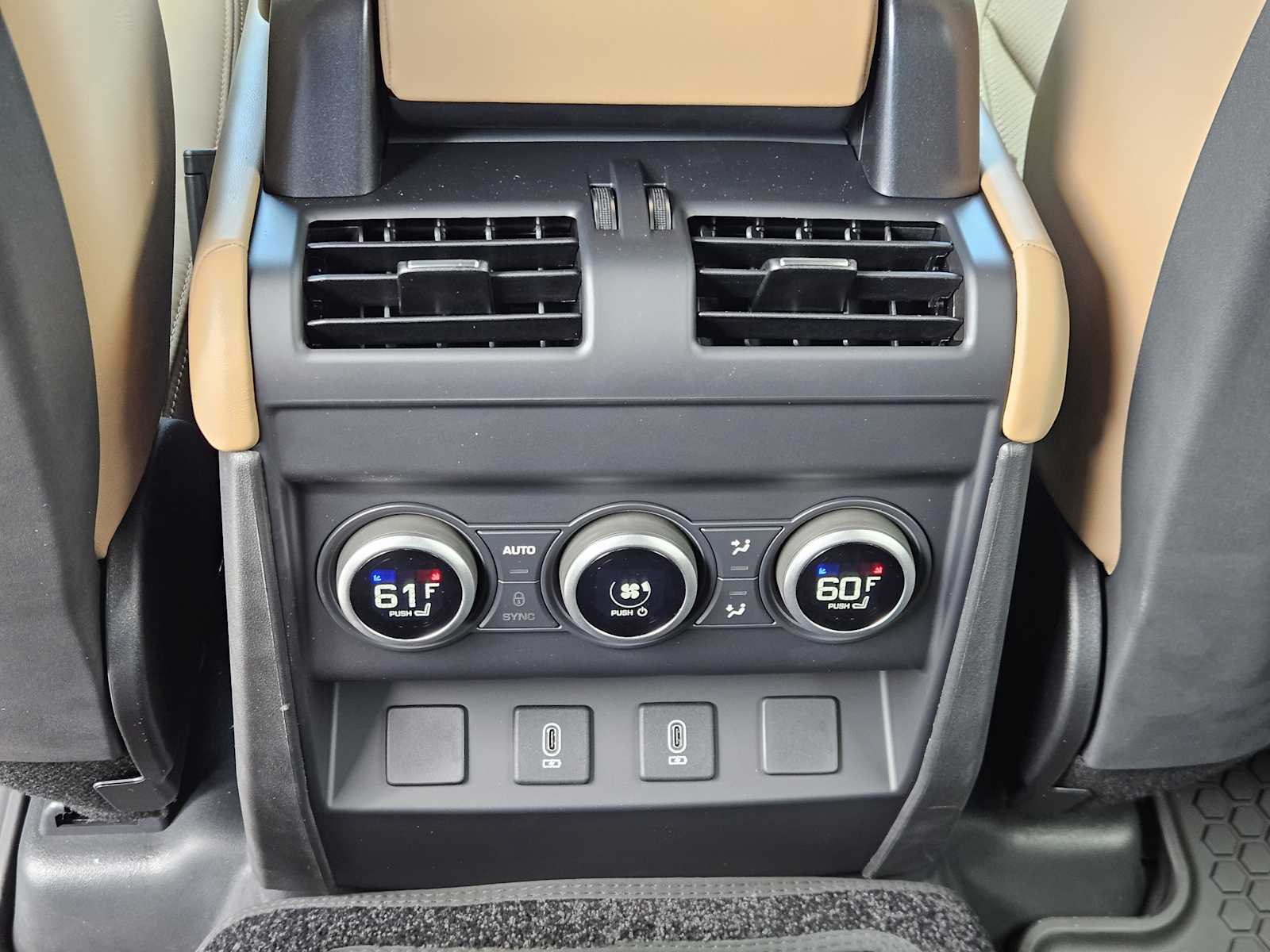 New 2026 FUJI WHITE Land Rover X-Dynamic SE image 30