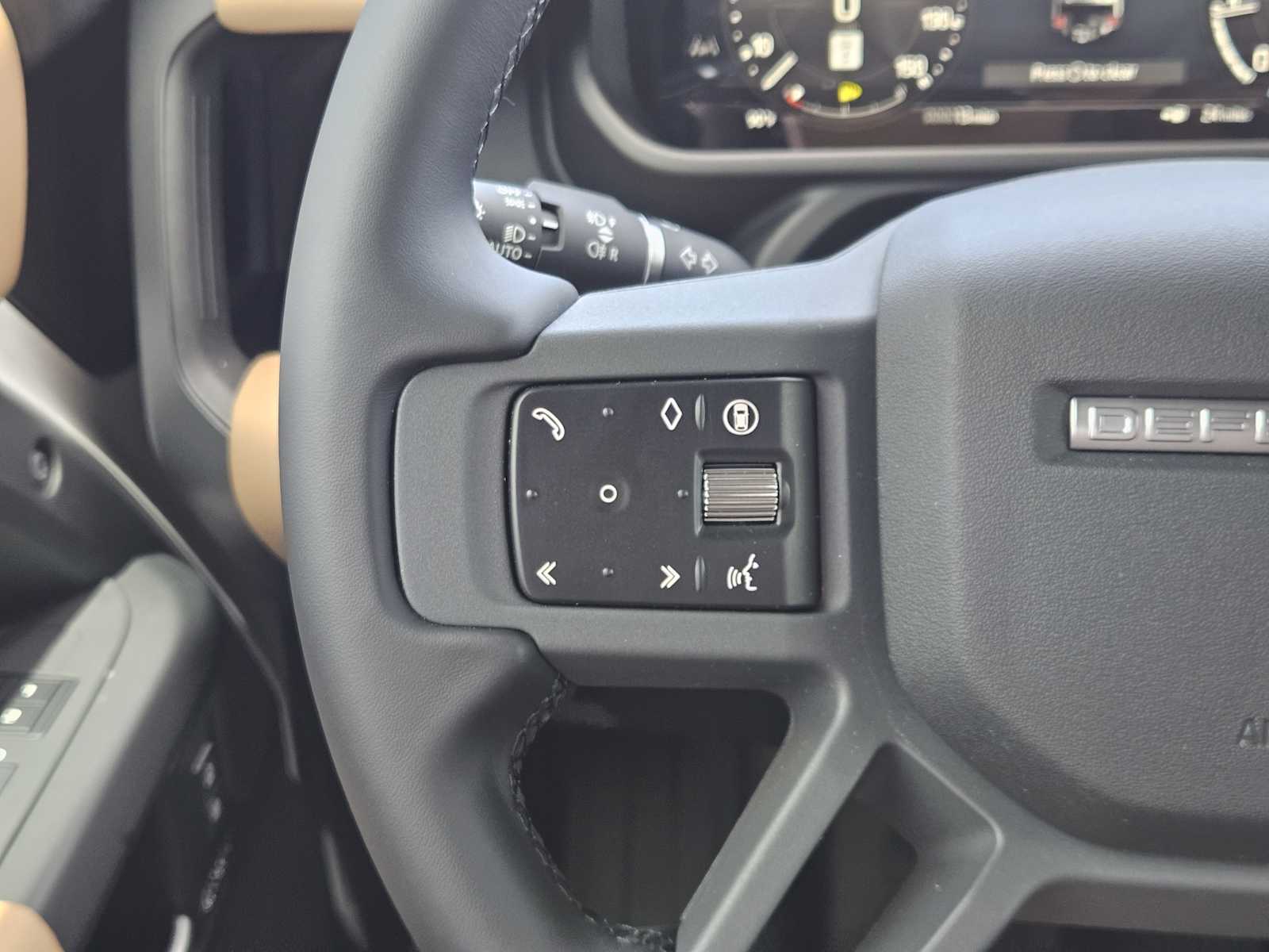 New 2026 FUJI WHITE Land Rover X-Dynamic SE image 27