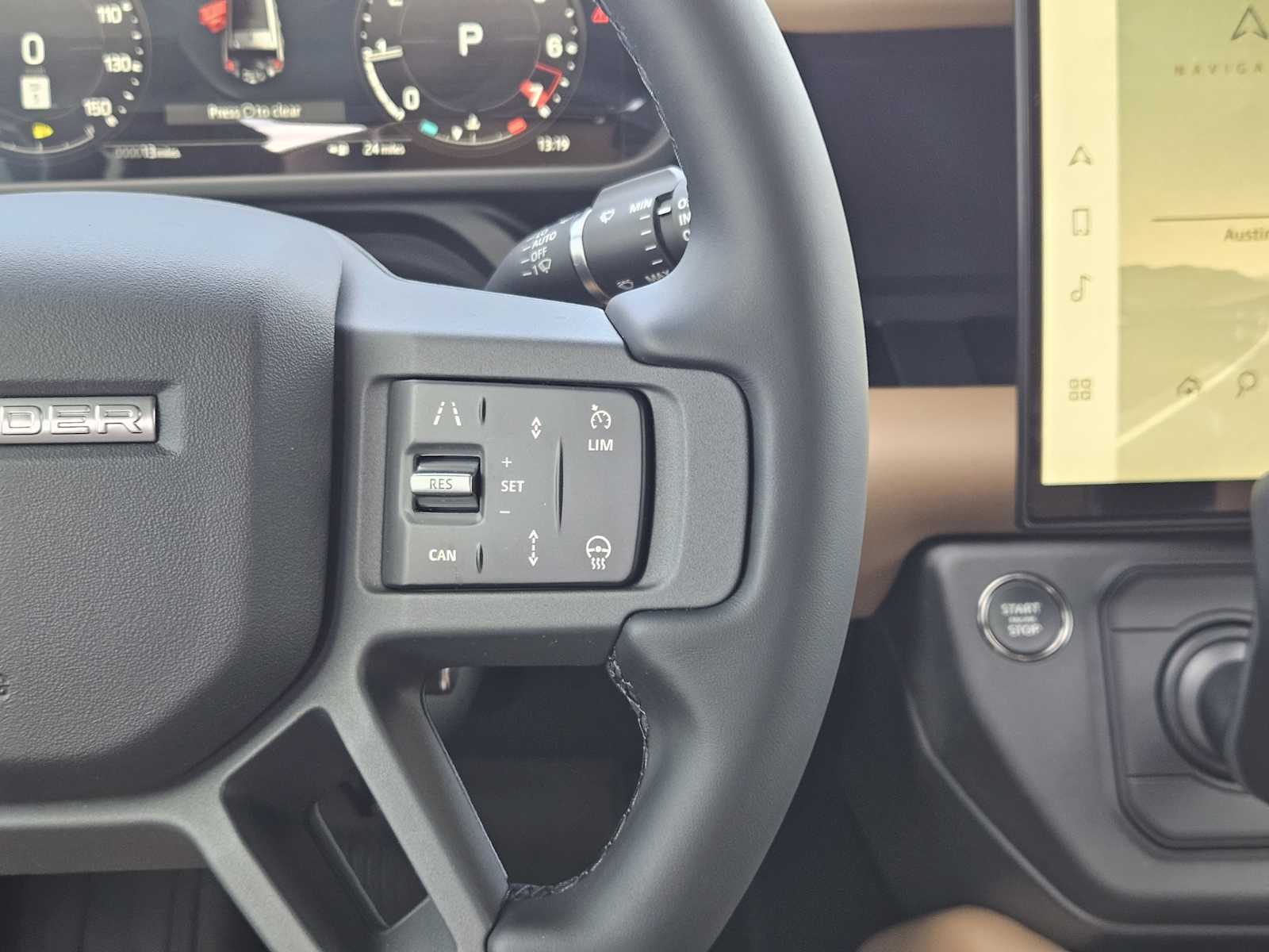 New 2026 FUJI WHITE Land Rover X-Dynamic SE image 28