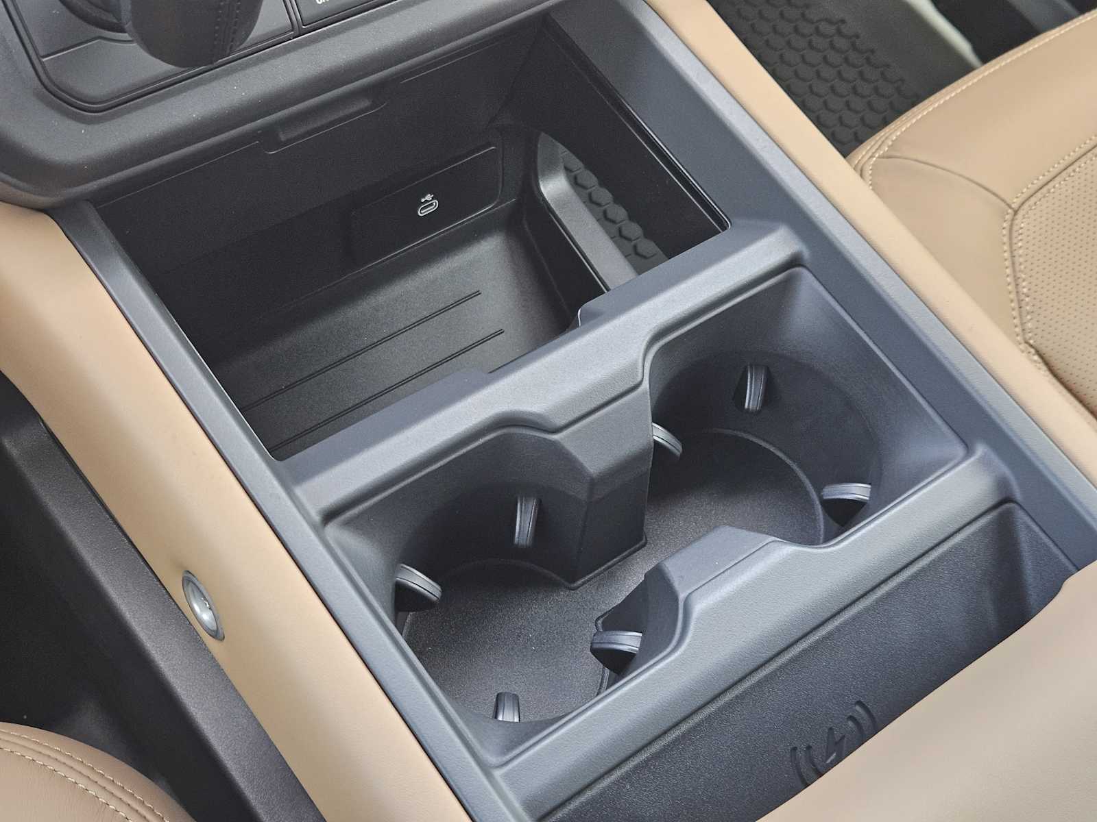 New 2026 FUJI WHITE Land Rover X-Dynamic SE image 19