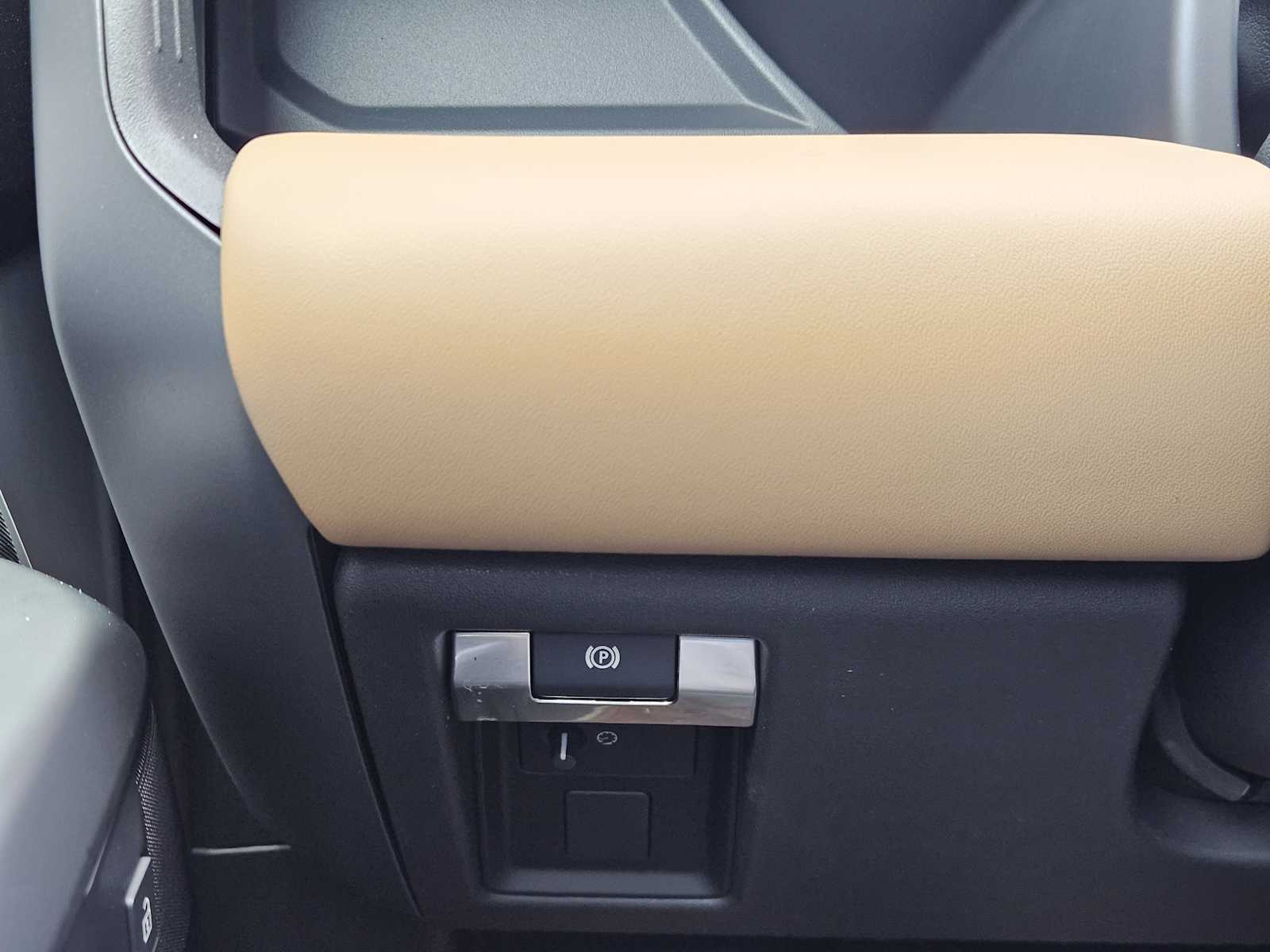 New 2026 FUJI WHITE Land Rover X-Dynamic SE image 21