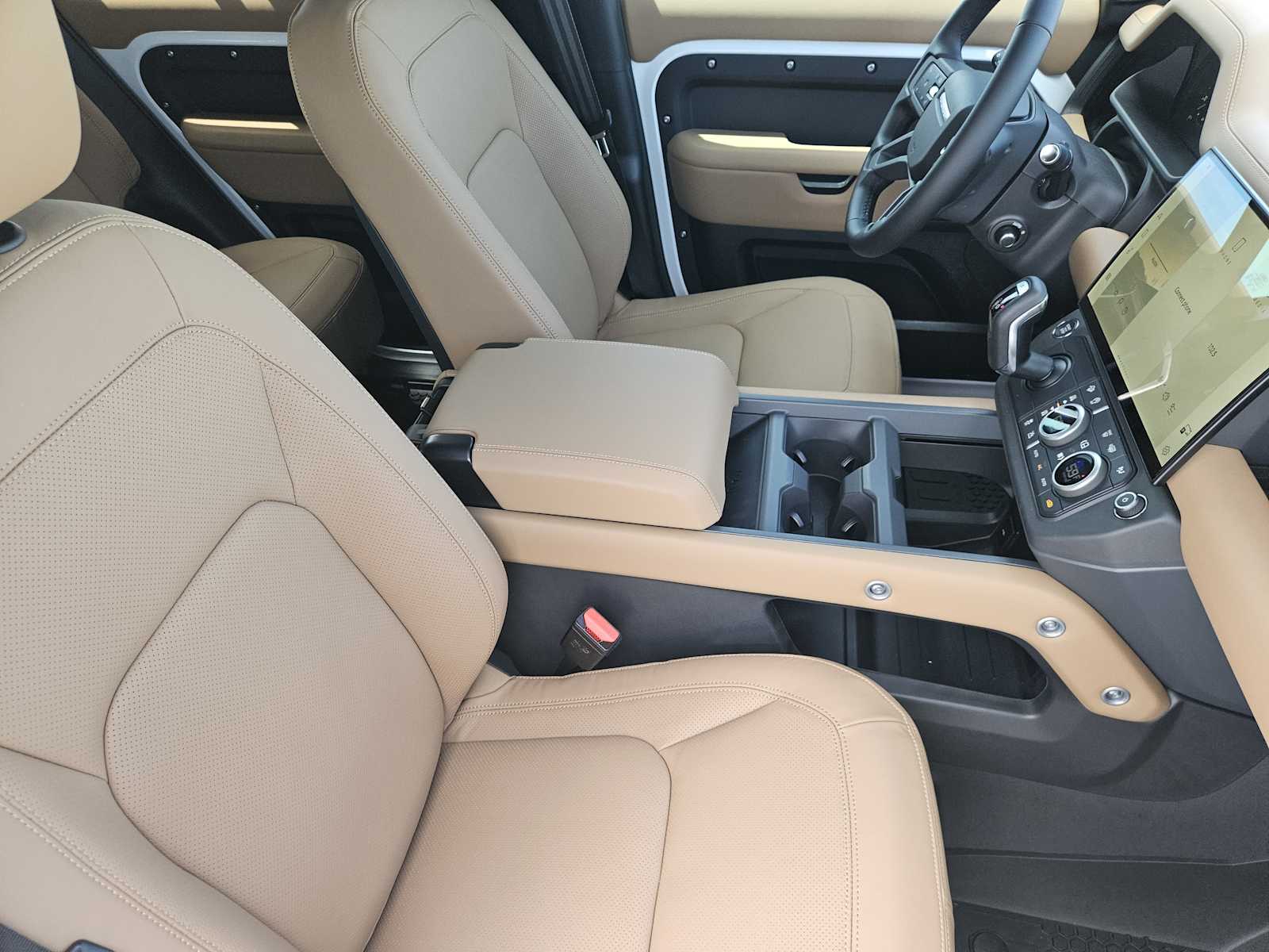 New 2026 FUJI WHITE Land Rover X-Dynamic SE image 13