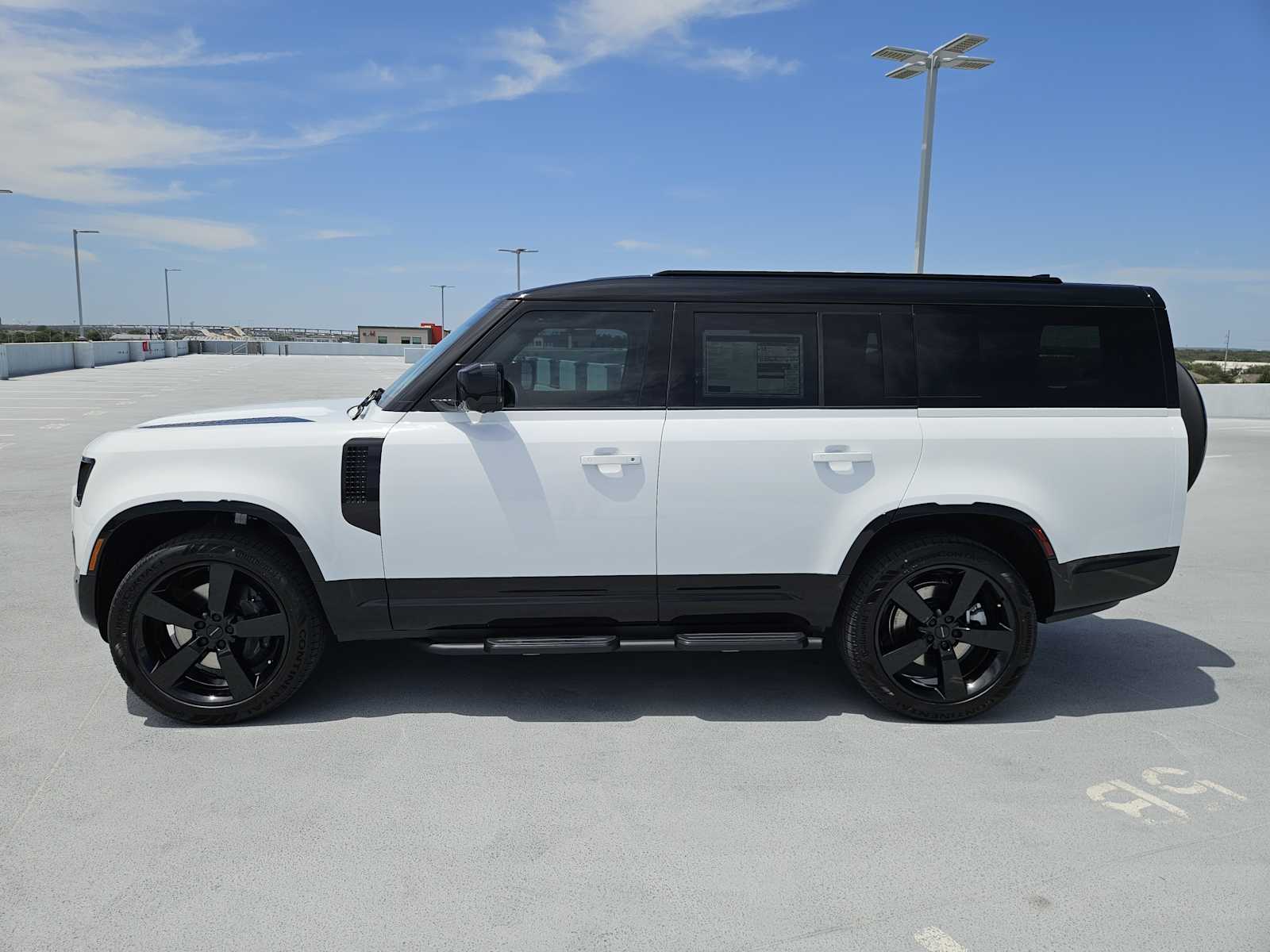 New 2026 FUJI WHITE Land Rover X-Dynamic SE image 4