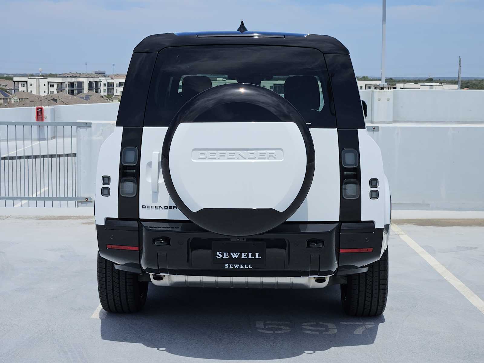 New 2026 FUJI WHITE Land Rover X-Dynamic SE image 6