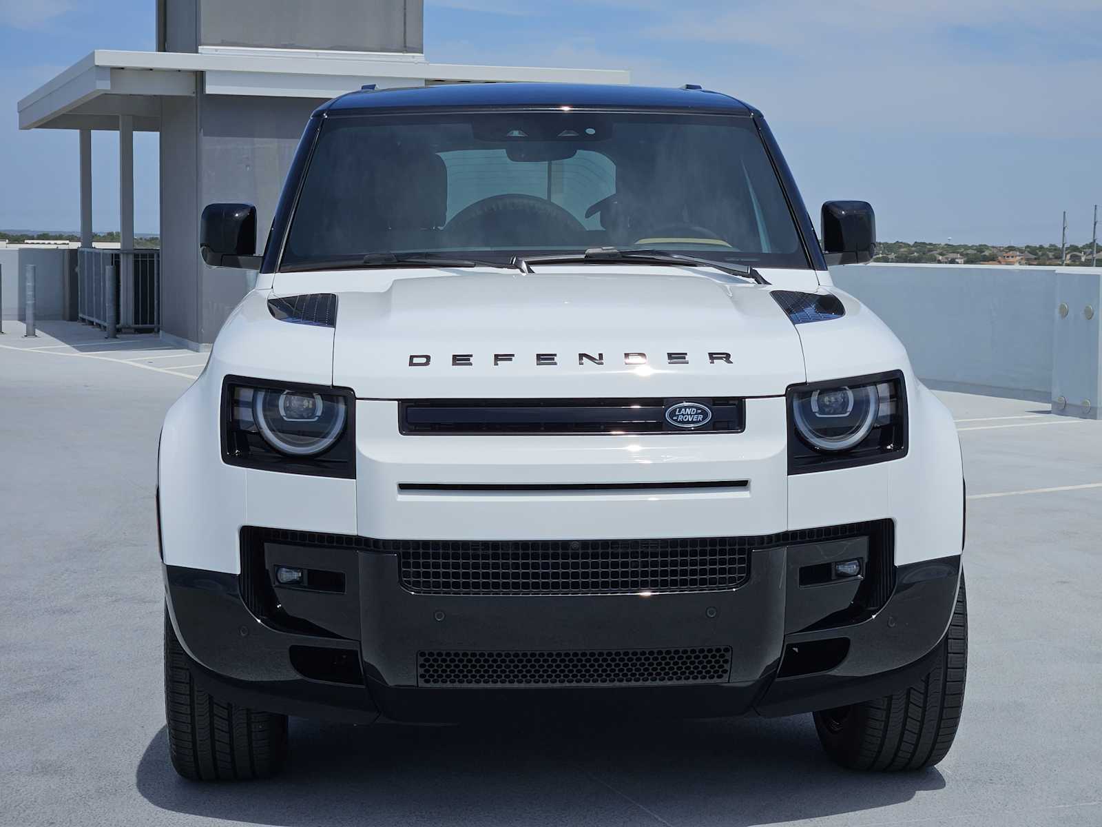 New 2026 FUJI WHITE Land Rover X-Dynamic SE image 2