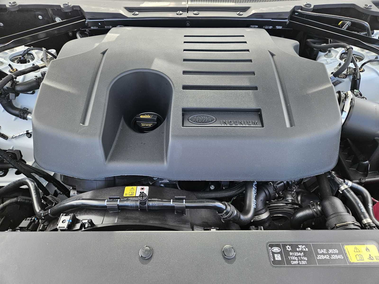 New 2026 FUJI WHITE Land Rover X-Dynamic SE image 32