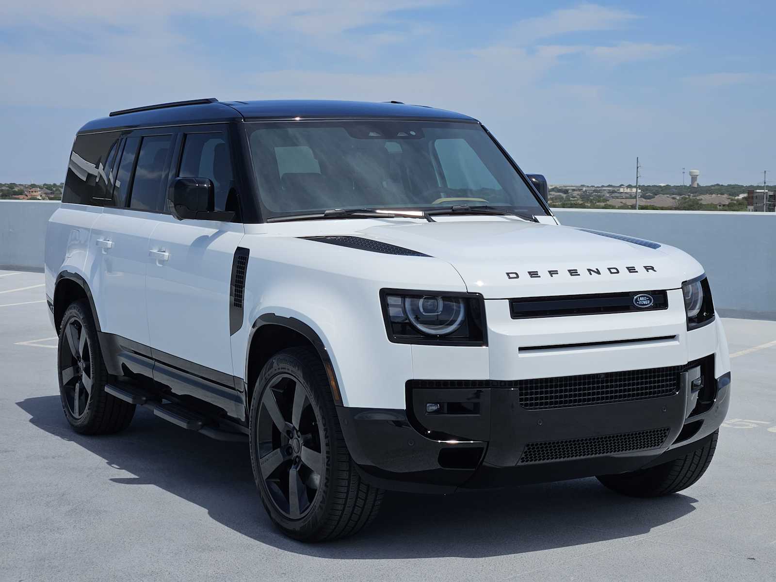 New 2026 FUJI WHITE Land Rover X-Dynamic SE image 3