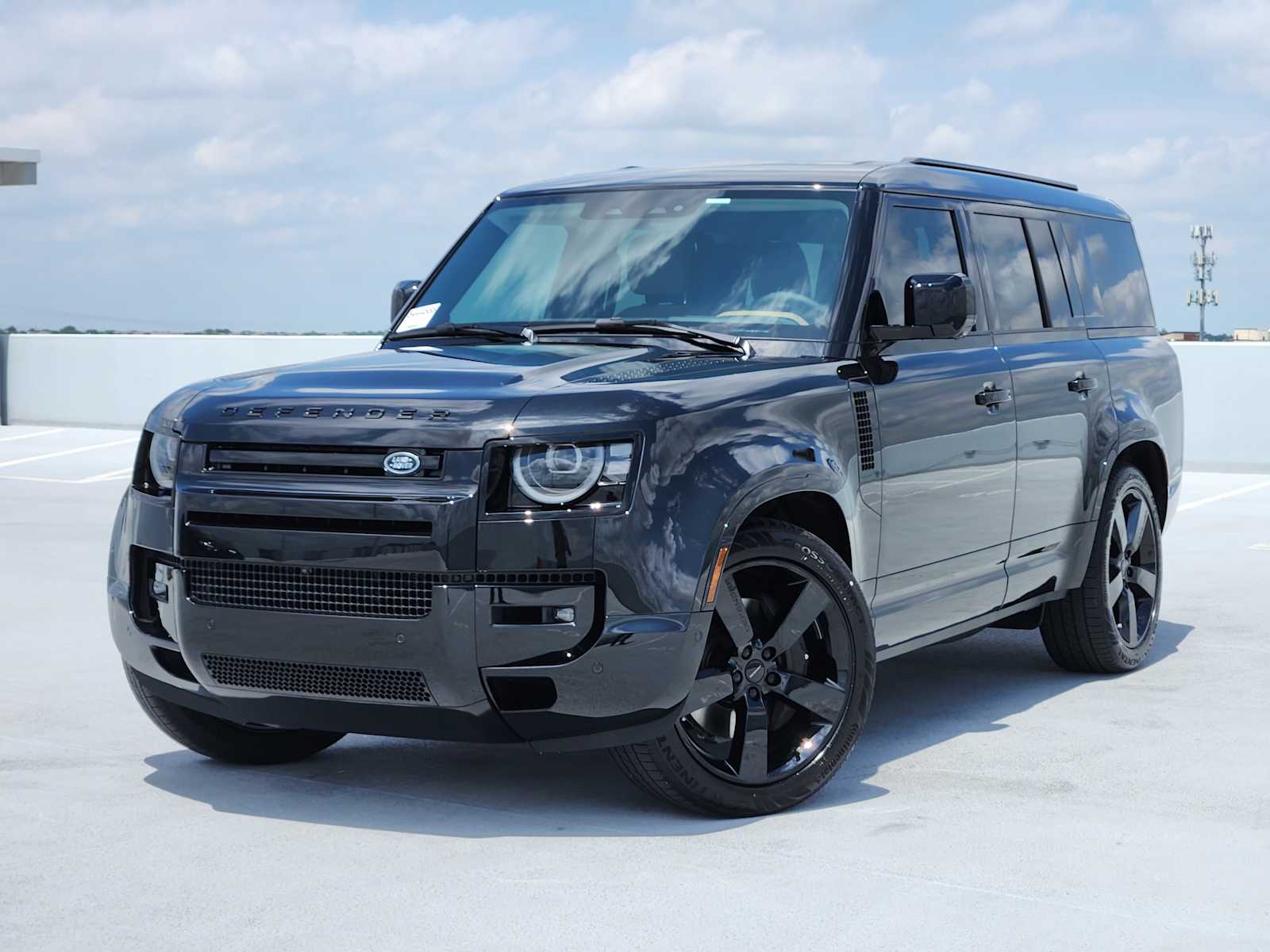 New 2026 Land Rover Defender X-Dynamic SE Sport Utility in