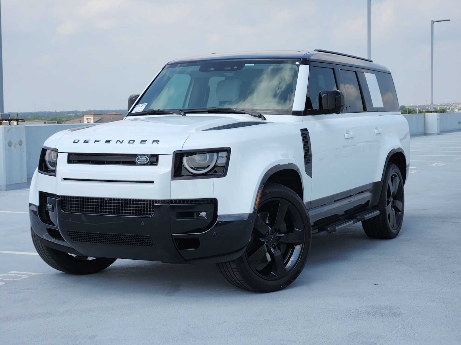 New 2026 Land Rover Defender X-Dynamic SE Sport Utility in