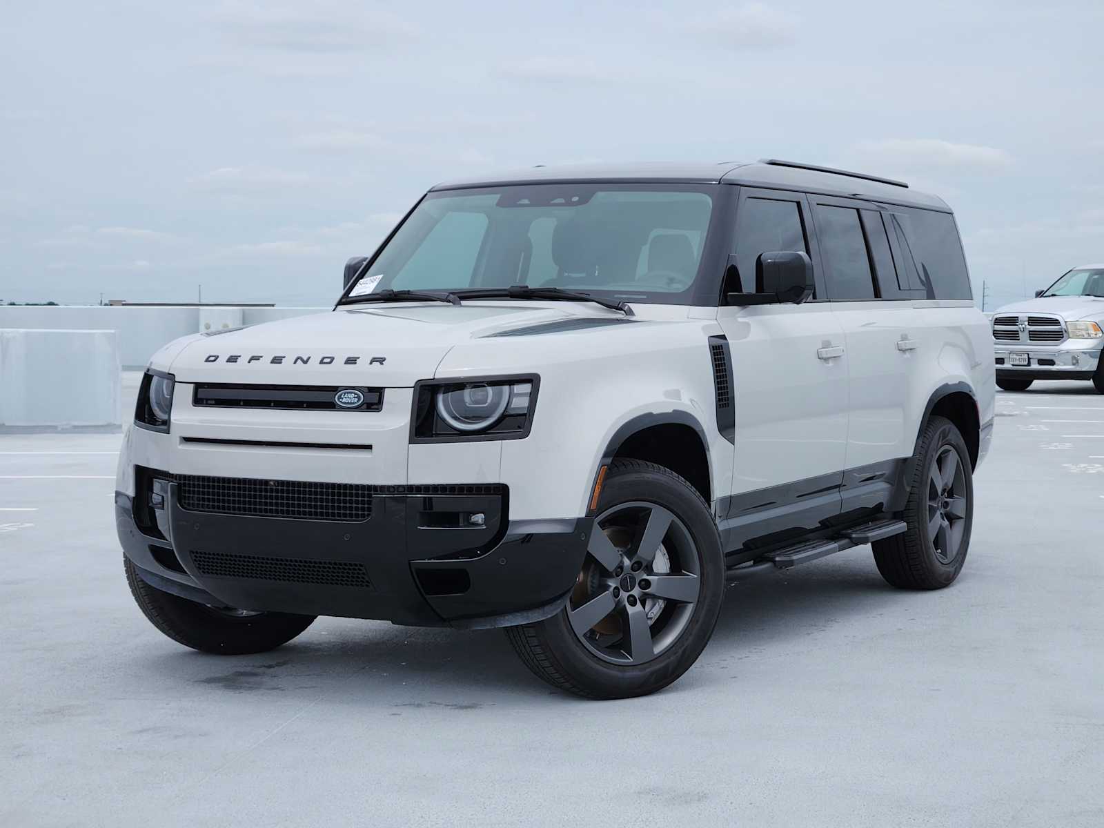 2026 Land Rover Defender X-Dynamic SE