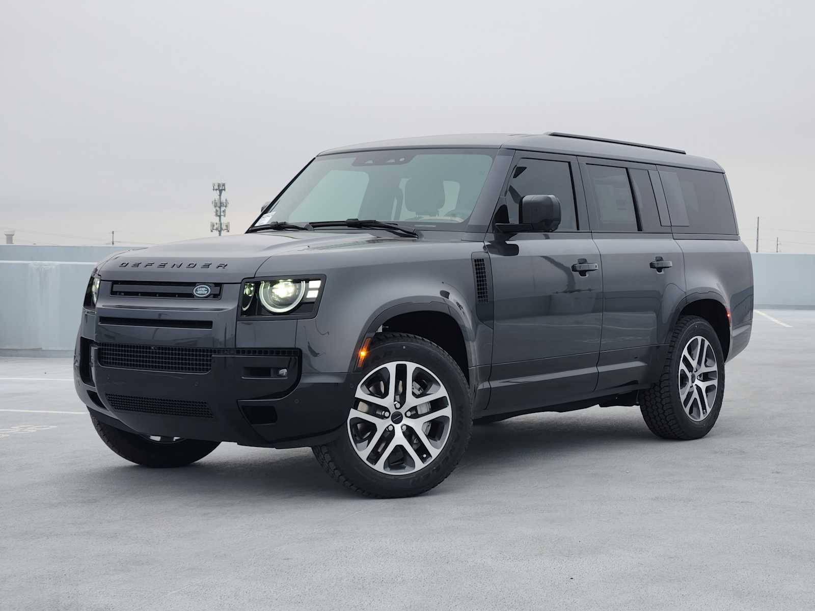 EPIC NEW LAND ROVER DEFENDER 本　希少　未使用 EPIC NEW LAND ROVER DEFENDER 本 希少 未使用 EPIC NEW LAND ROVER