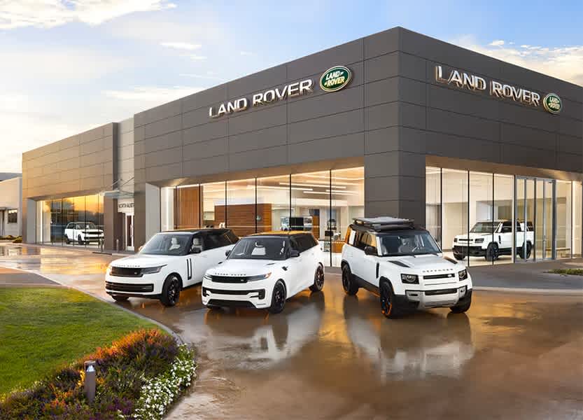 Certified Used 2023 Yulong White Metallic Land Rover V8 image 3