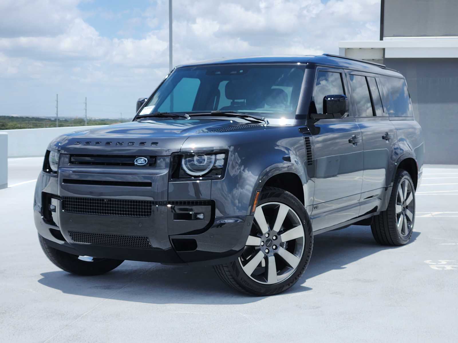 2026 Land Rover Defender V8