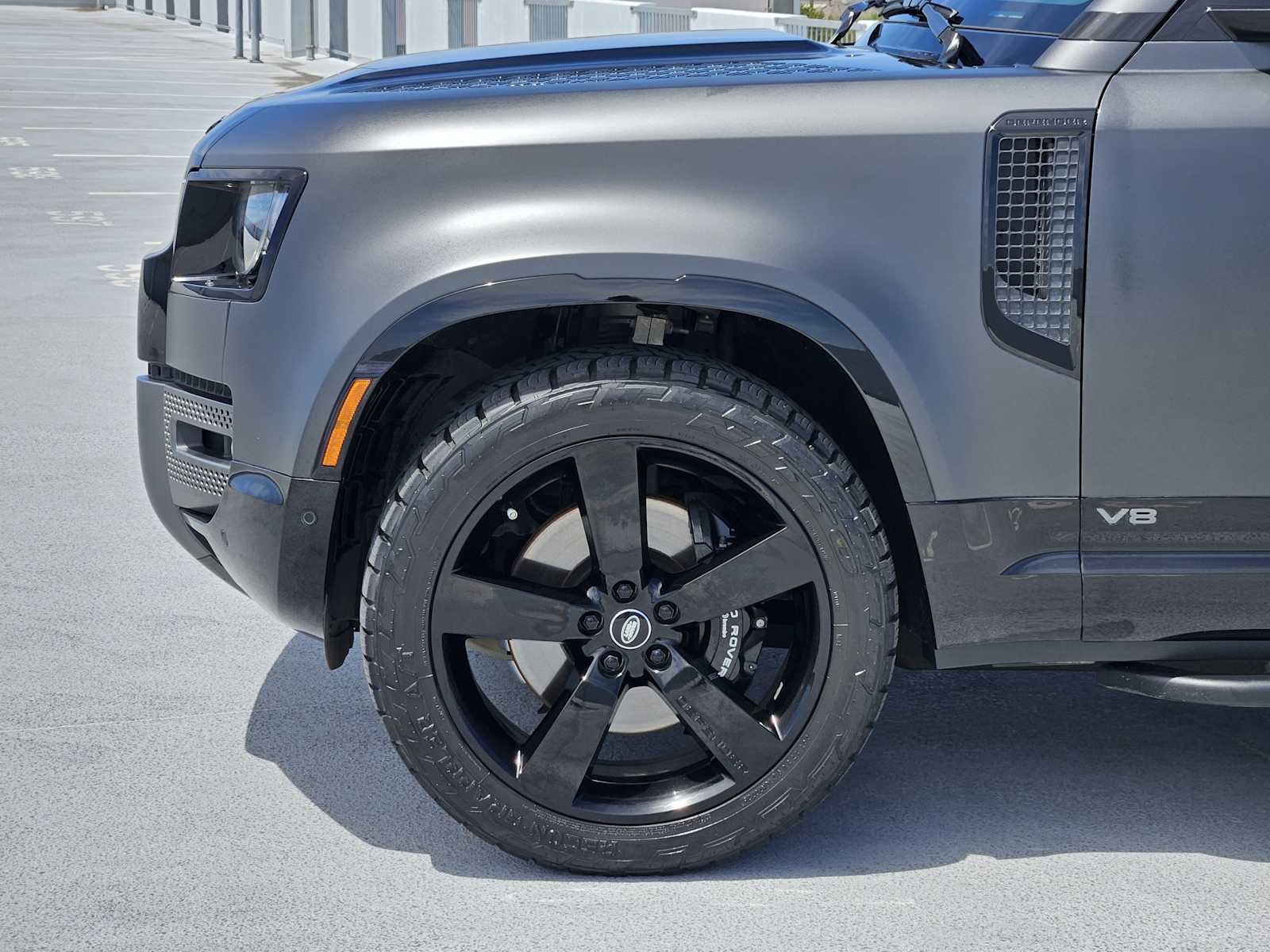 Certified Used 2025 Carpathian Grey Premium Metallic Land Rover V8 image 9
