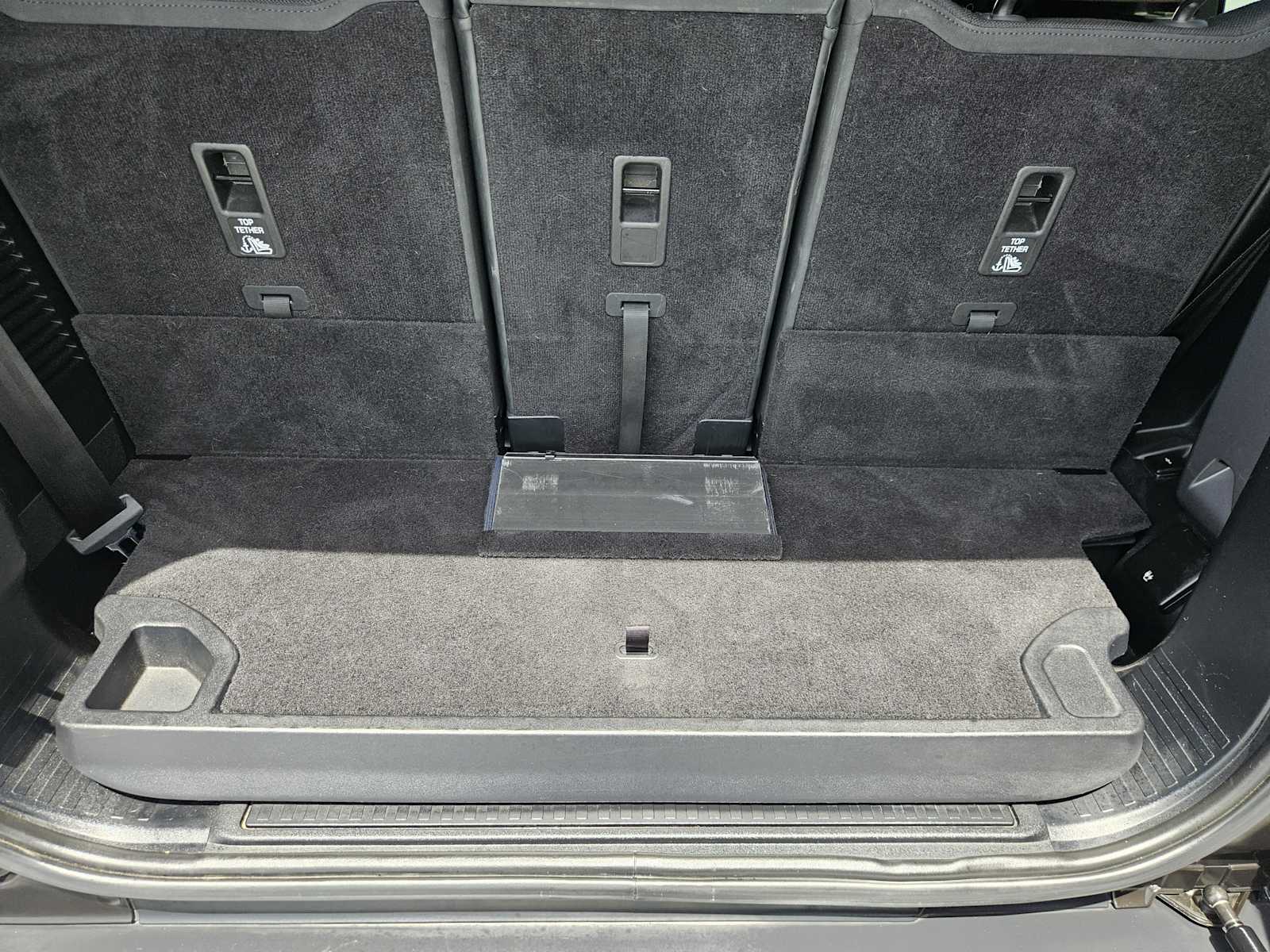 Certified Used 2025 Carpathian Grey Premium Metallic Land Rover V8 image 33