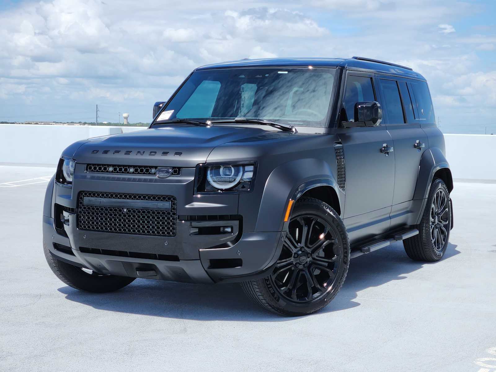 2026 Land Rover Defender OCTA Black
