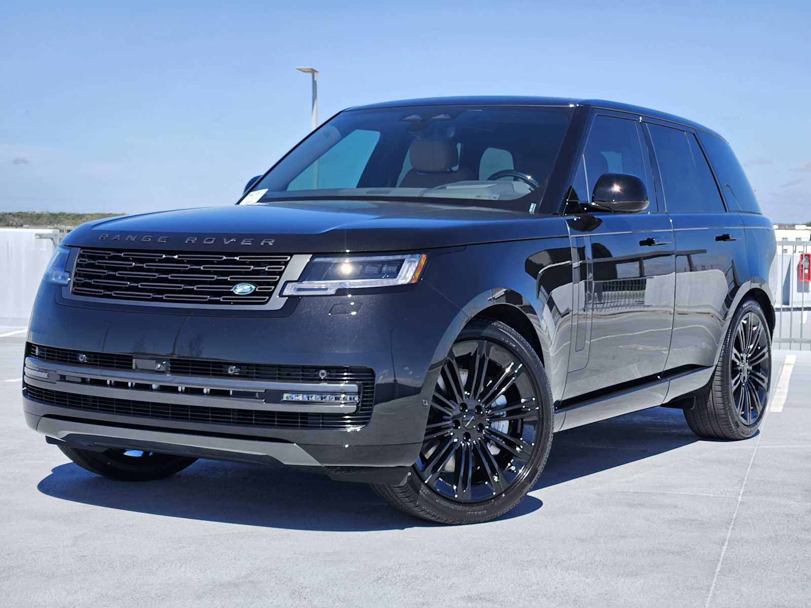 2026 Land Rover Range Rover P530 SE AWD