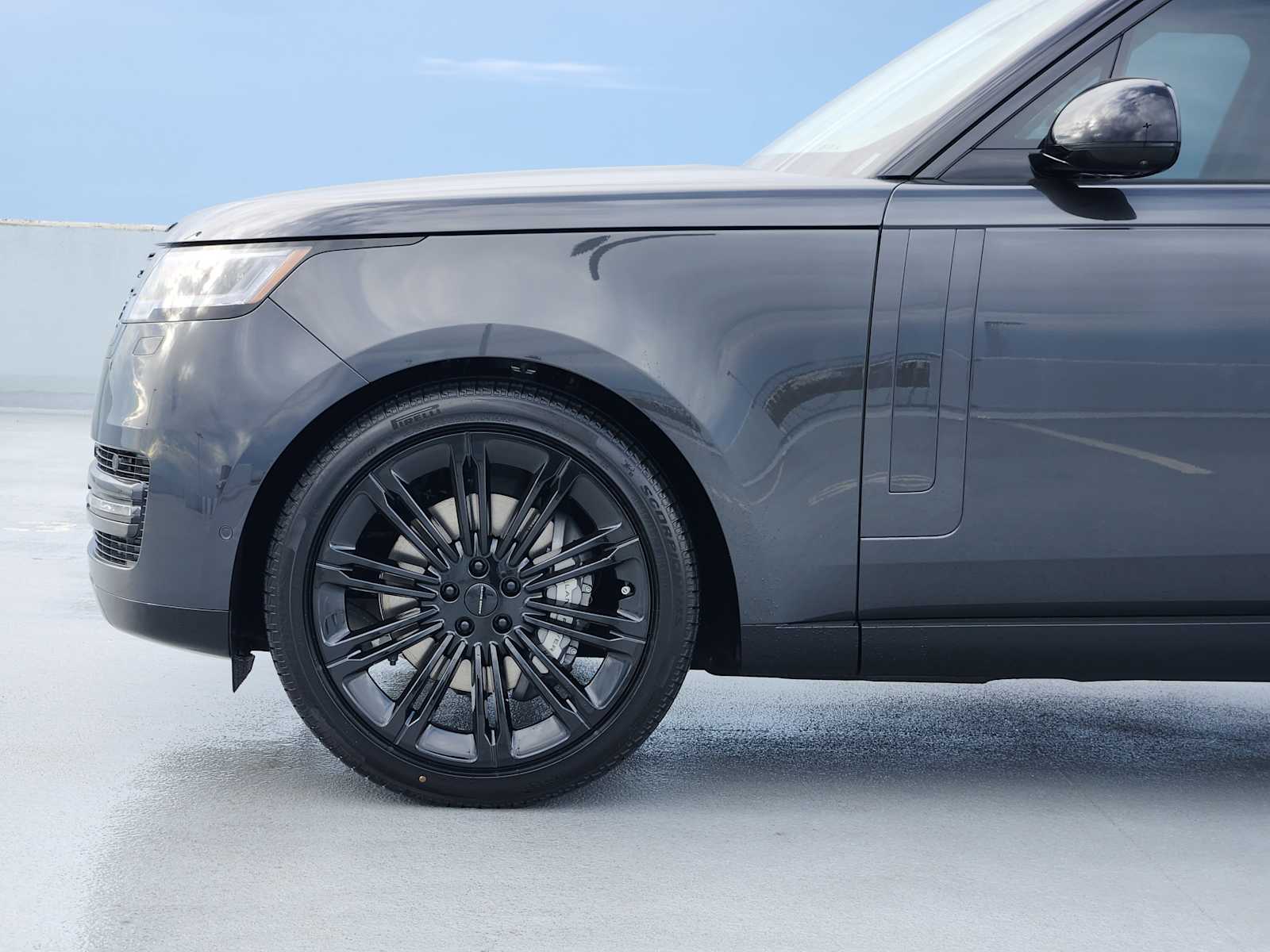 New 2026 CARPATHIAN GREY Land Rover SE image 10