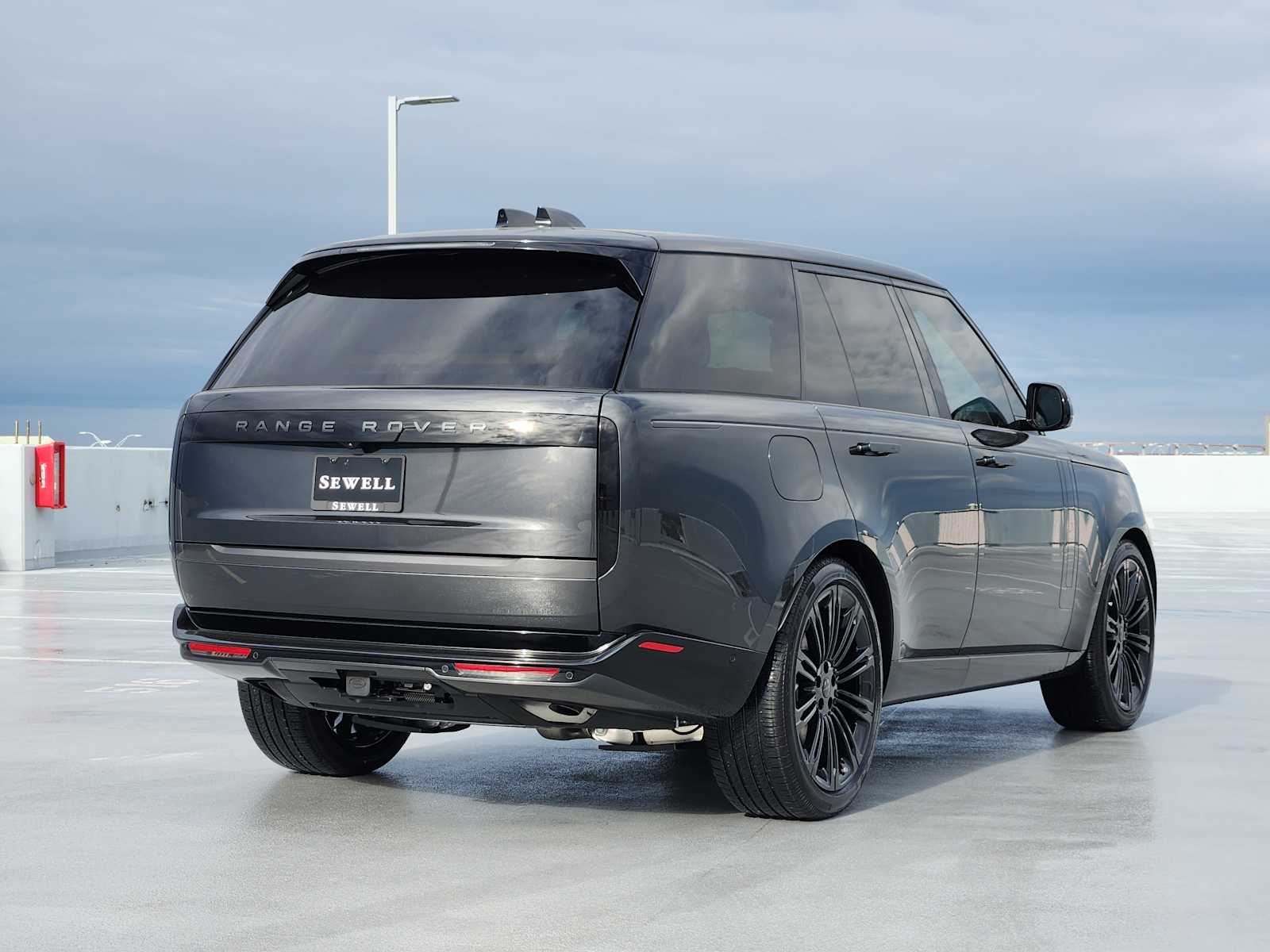 New 2026 CARPATHIAN GREY Land Rover SE image 5