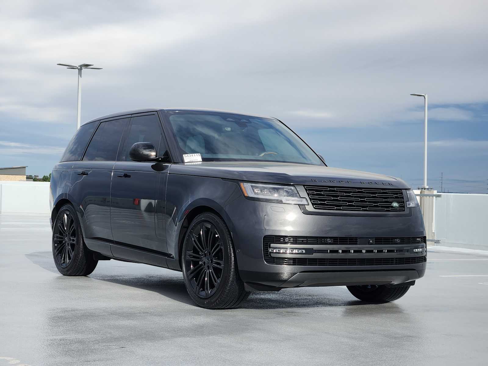 New 2026 CARPATHIAN GREY Land Rover SE image 3