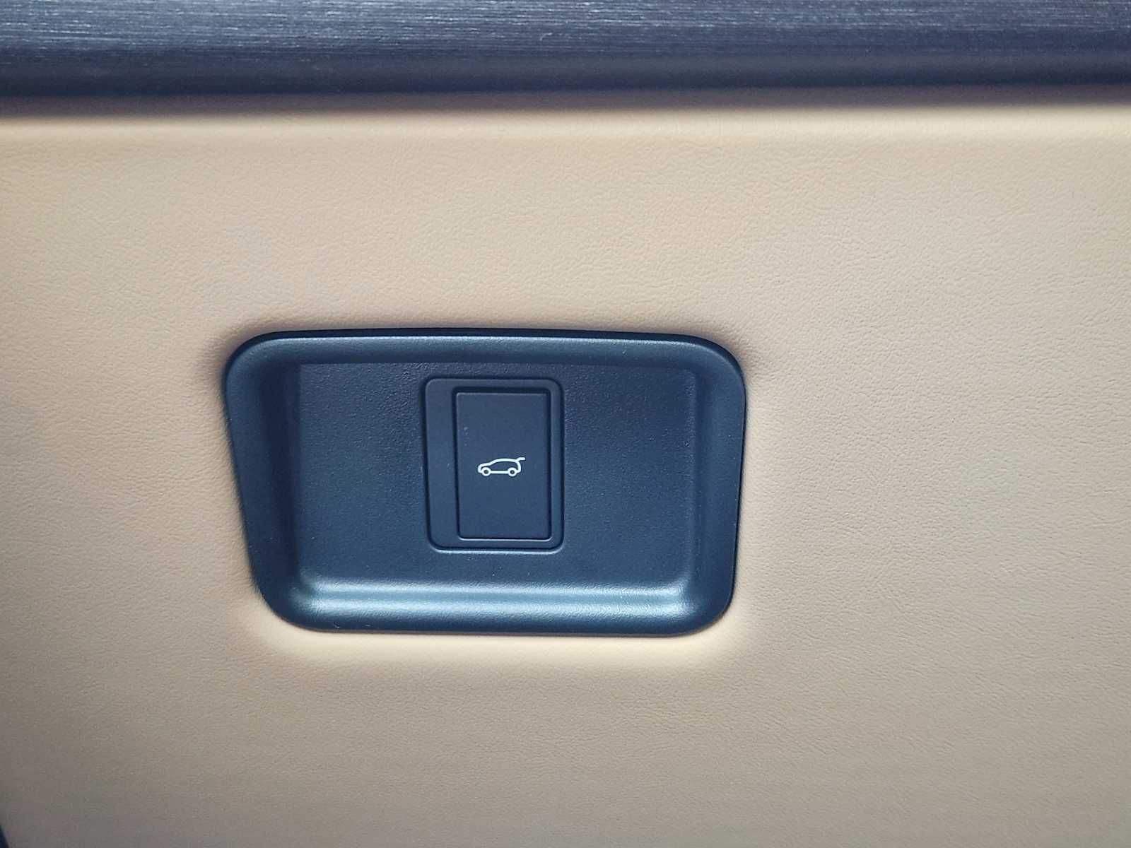 New 2026 CARPATHIAN GREY Land Rover SE image 21