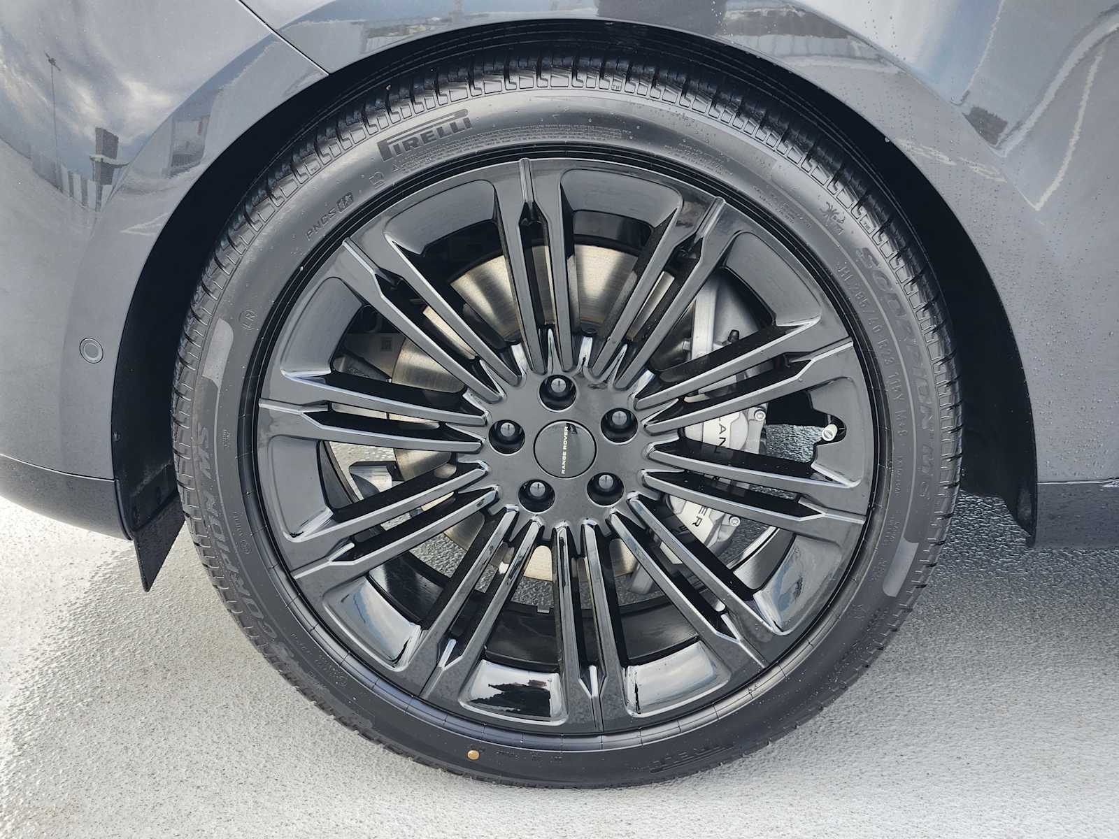 New 2026 CARPATHIAN GREY Land Rover SE image 9