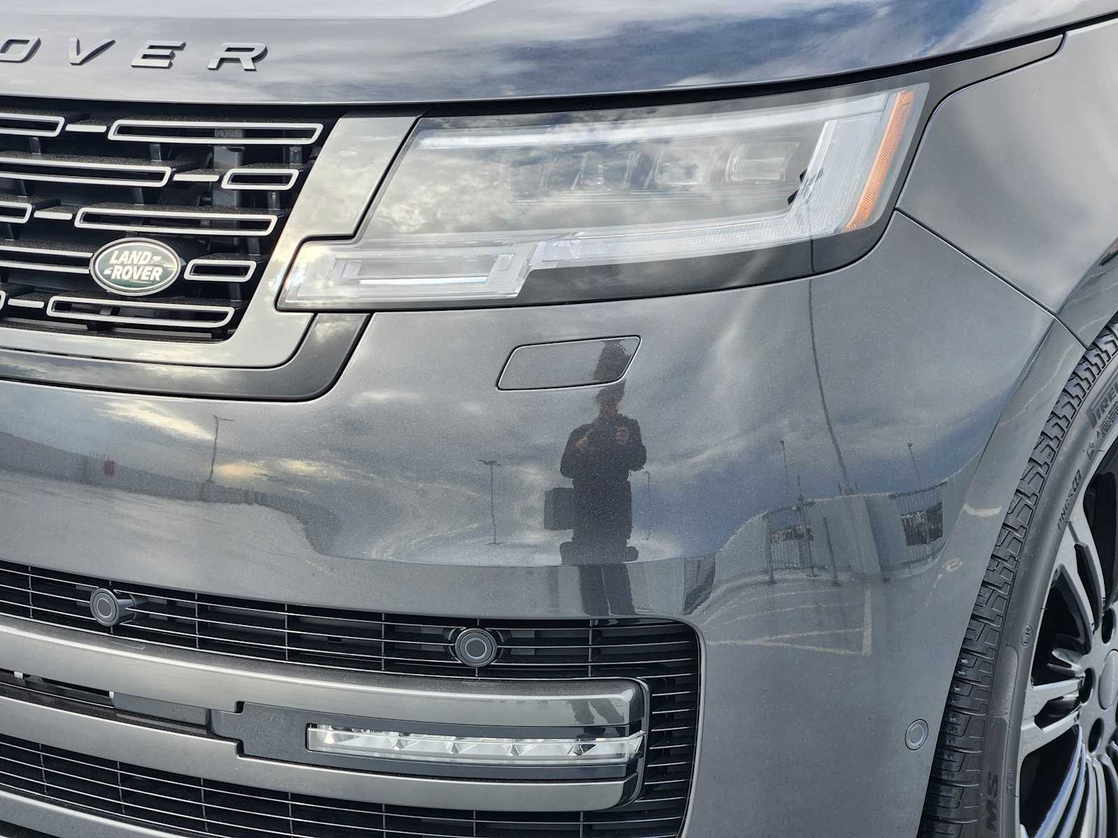 New 2026 CARPATHIAN GREY Land Rover SE image 8