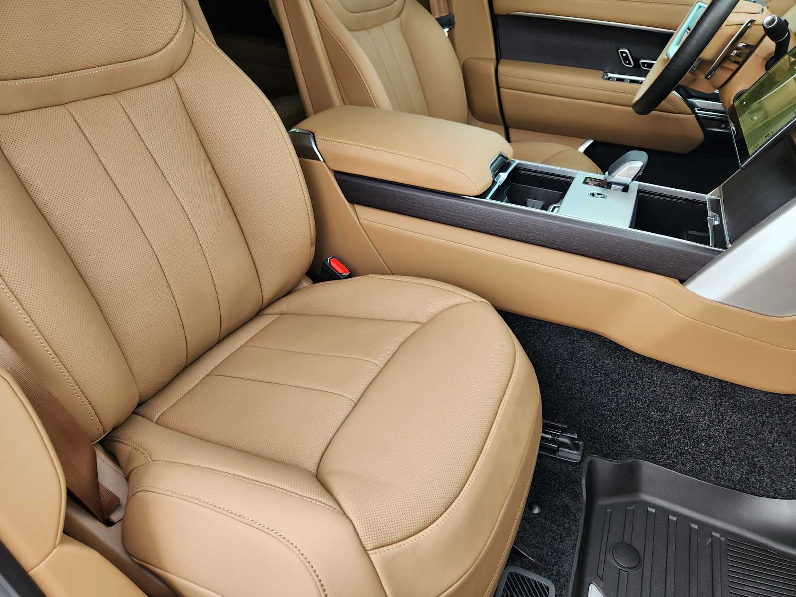 New 2026 CARPATHIAN GREY Land Rover SE image 12