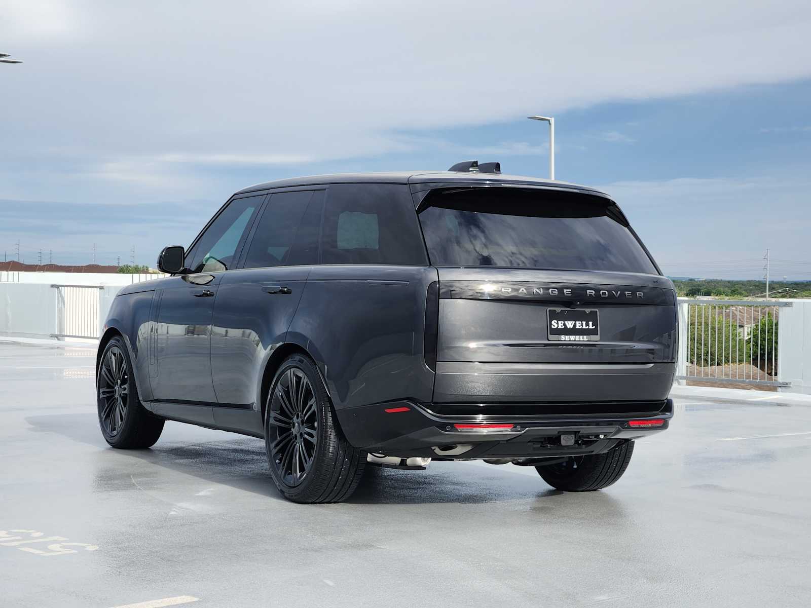 New 2026 CARPATHIAN GREY Land Rover SE image 7