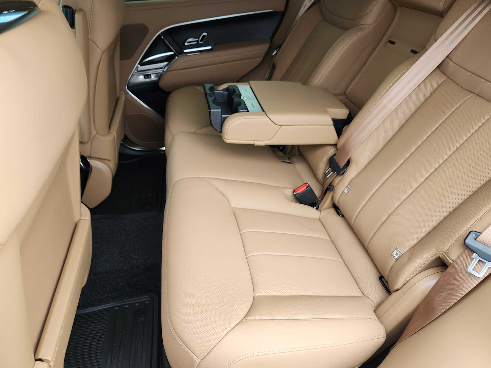 New 2026 CARPATHIAN GREY Land Rover SE image 29