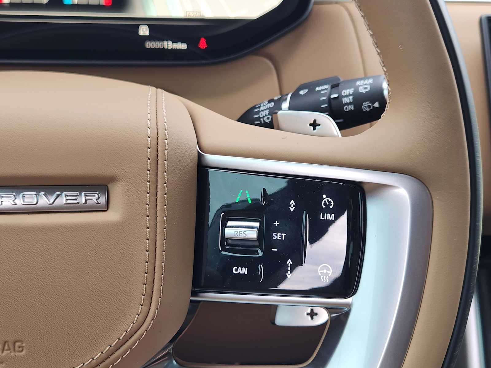 New 2026 CARPATHIAN GREY Land Rover SE image 28