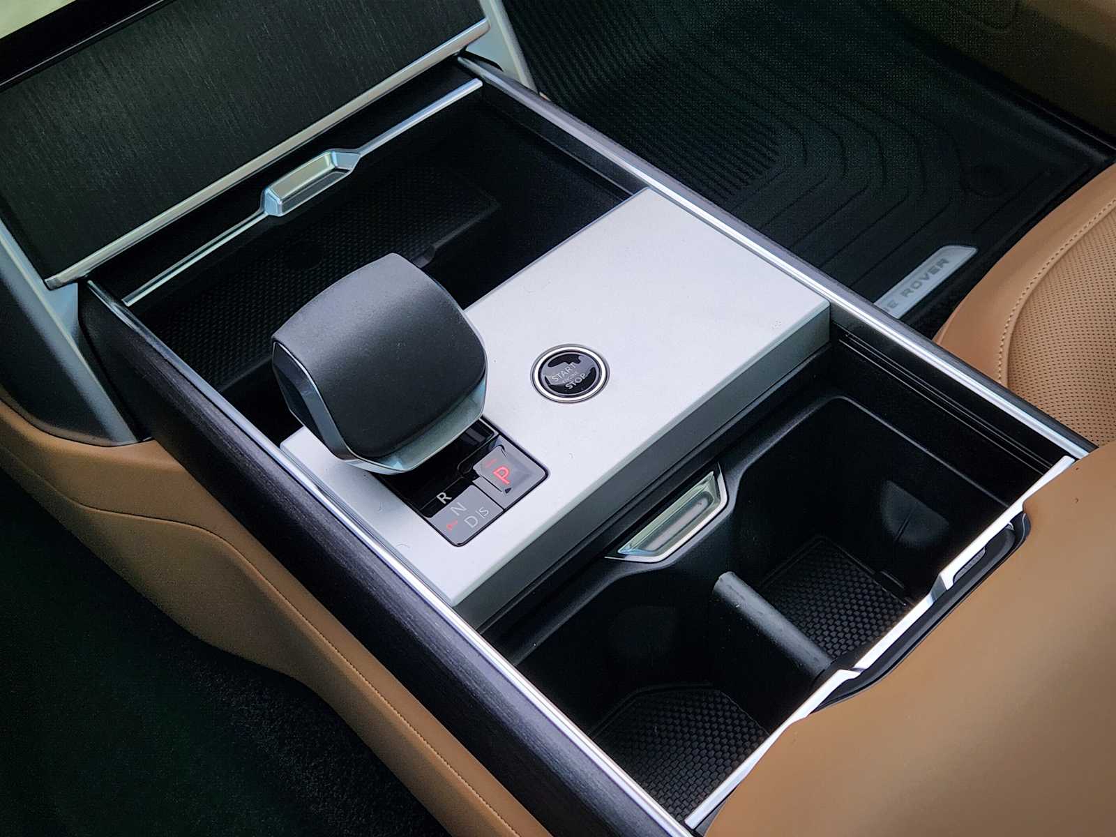 New 2026 CARPATHIAN GREY Land Rover SE image 19