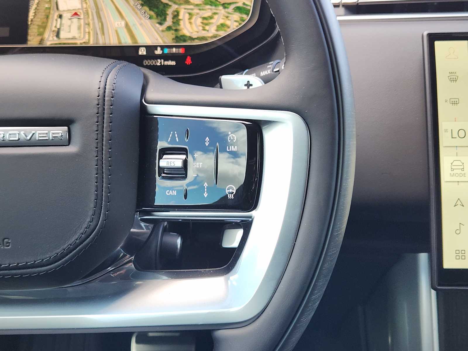 New 2026 SANTORINI BLACK Land Rover SE image 27