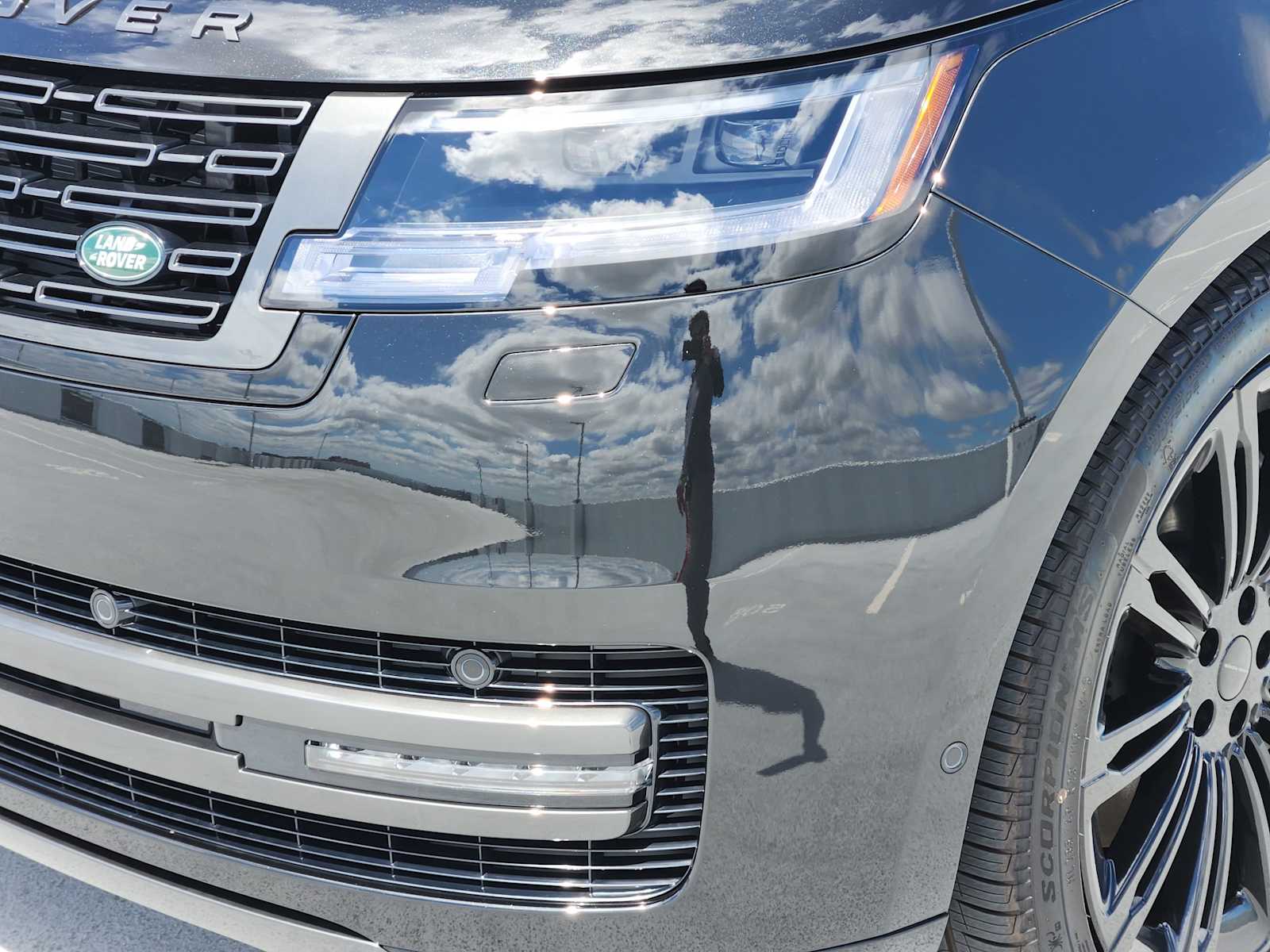 New 2026 SANTORINI BLACK Land Rover SE image 8