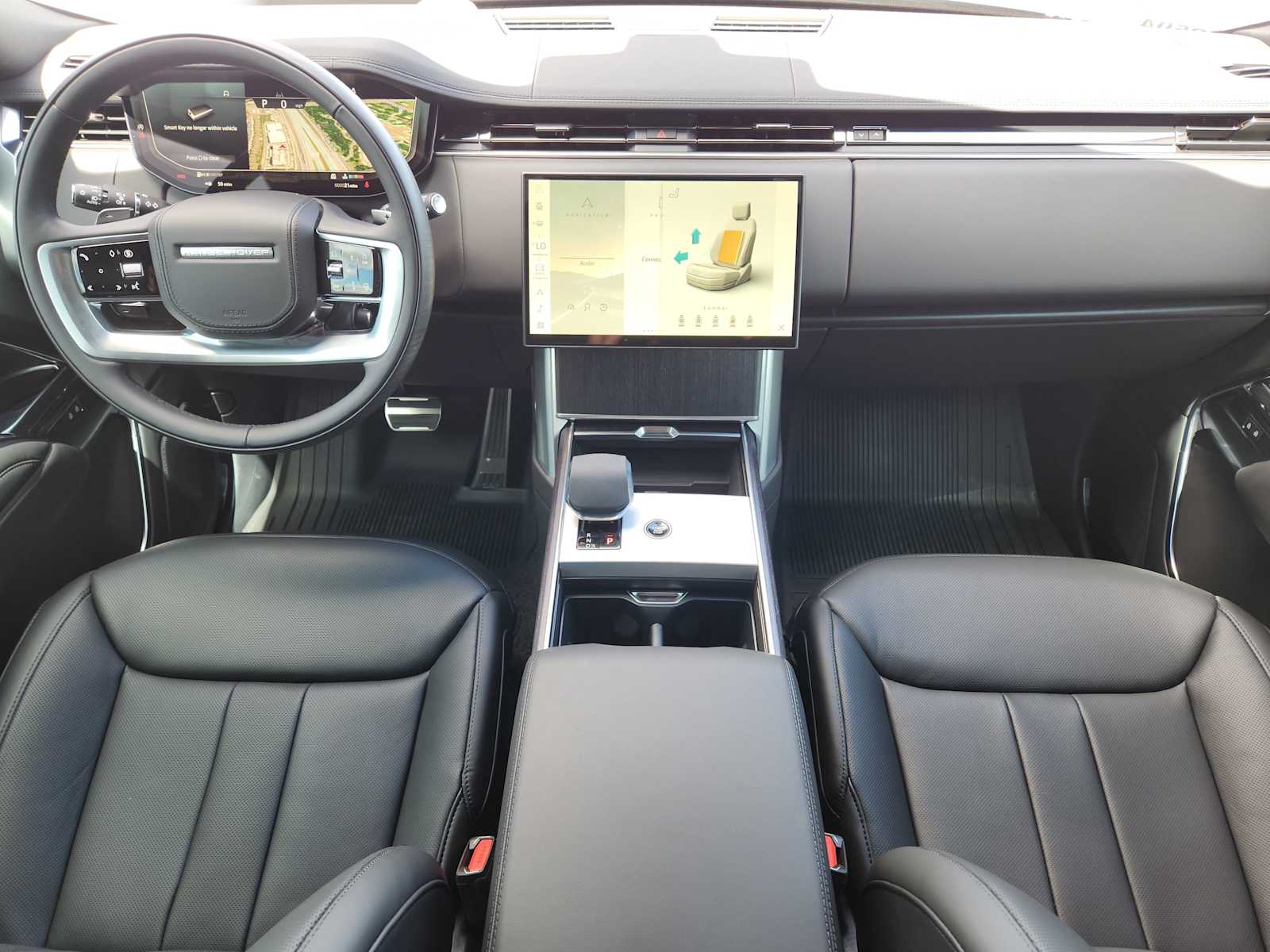New 2026 SANTORINI BLACK Land Rover SE image 24
