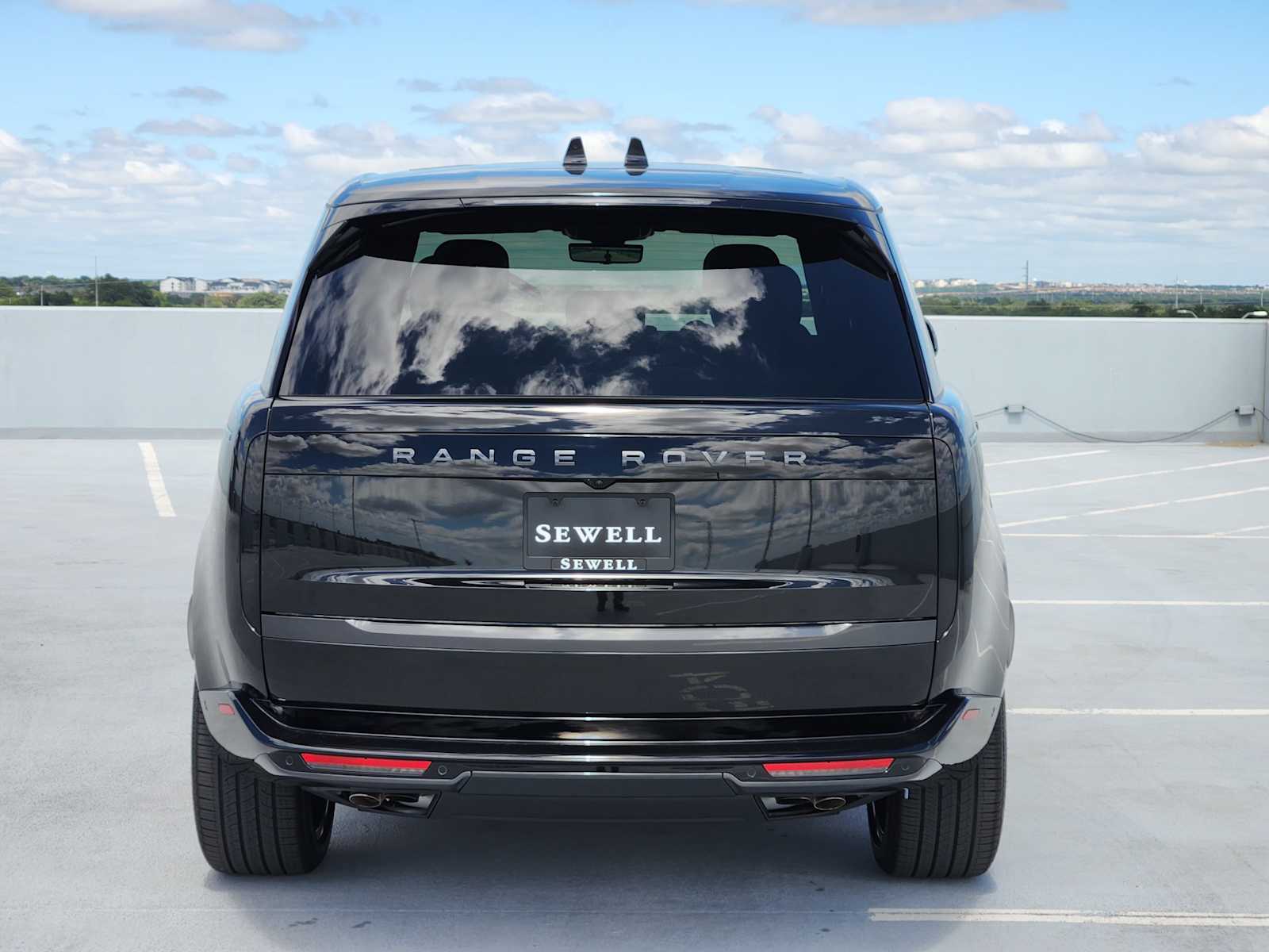 New 2026 SANTORINI BLACK Land Rover SE image 6