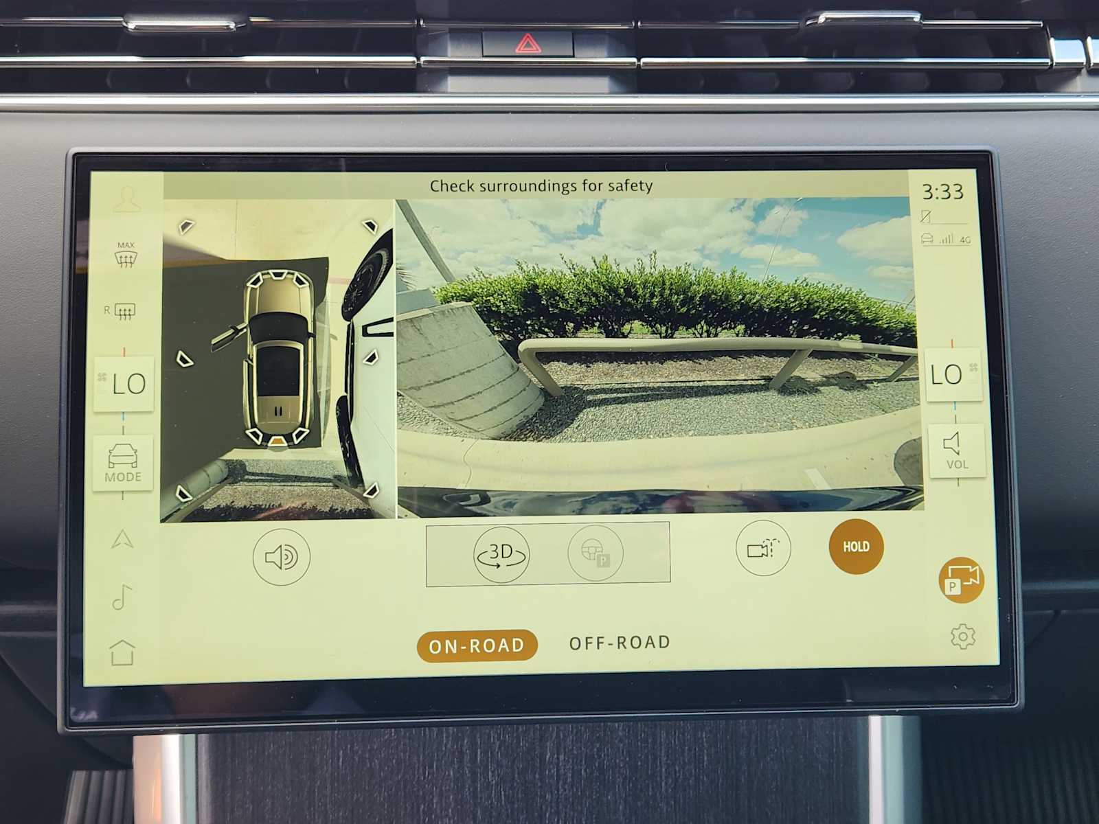 New 2026 SANTORINI BLACK Land Rover SE image 17