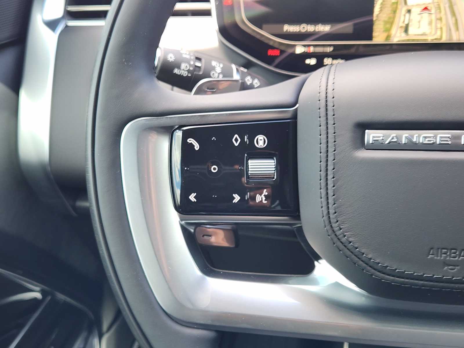 New 2026 SANTORINI BLACK Land Rover SE image 26